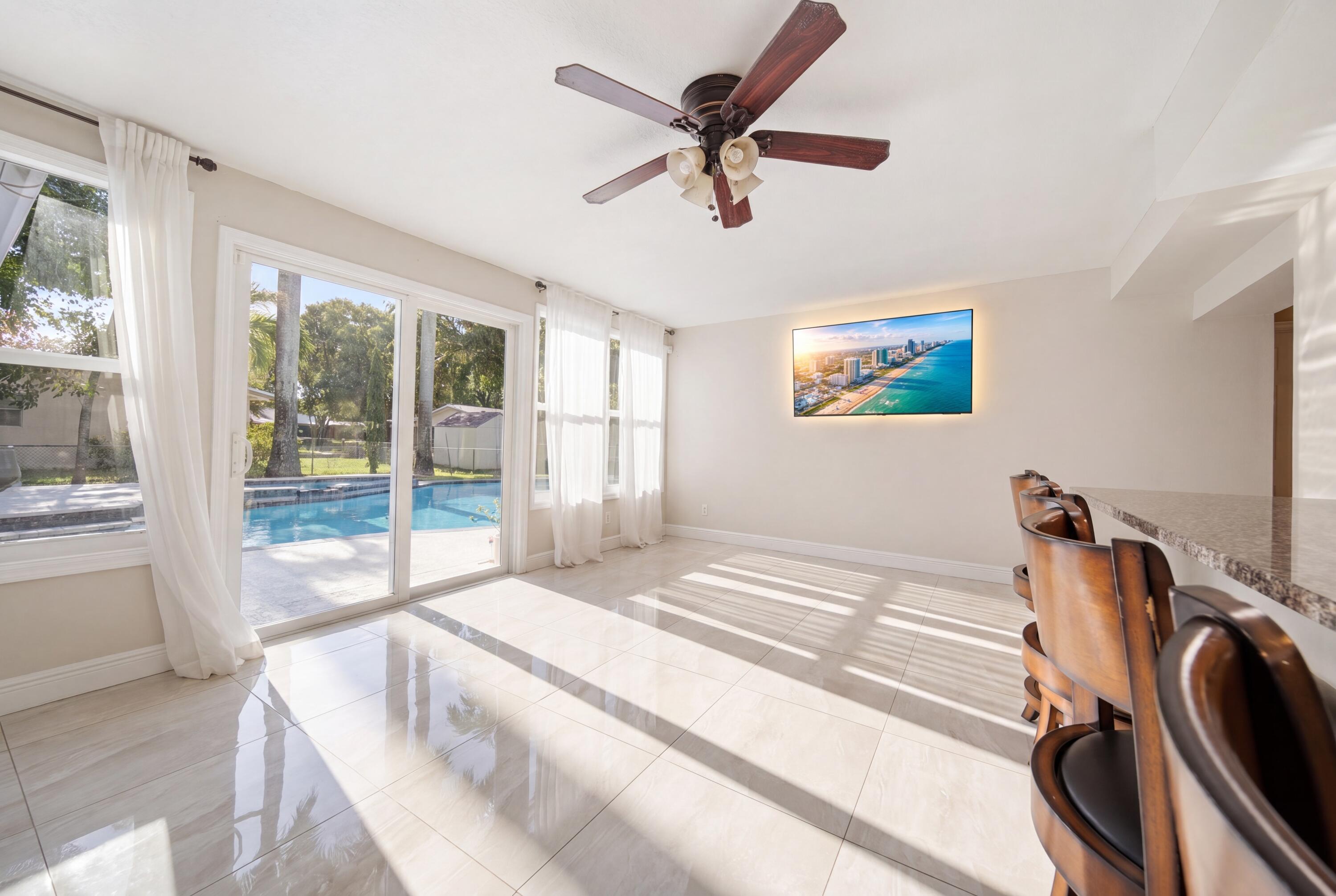 CORAL SPRINGS COUNTRY CLUB - Residential