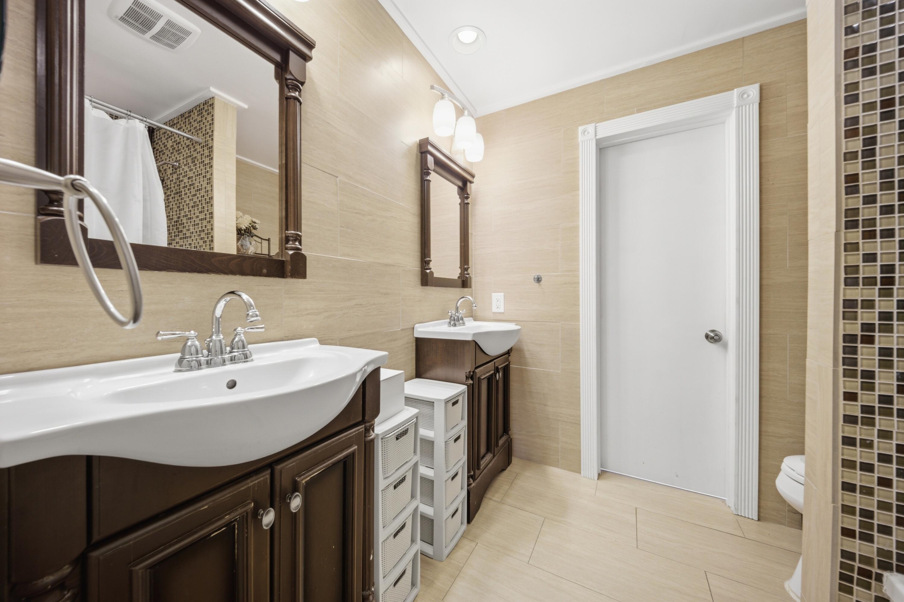 CORAL SPRINGS COUNTRY CLUB - Residential