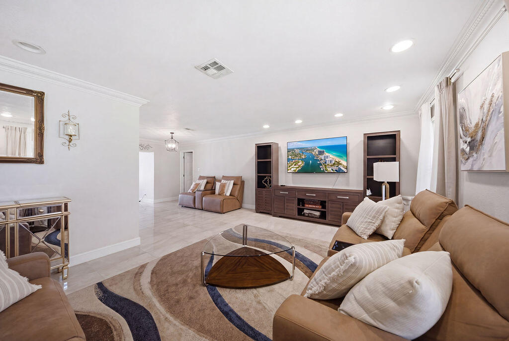 CORAL SPRINGS COUNTRY CLUB - Residential
