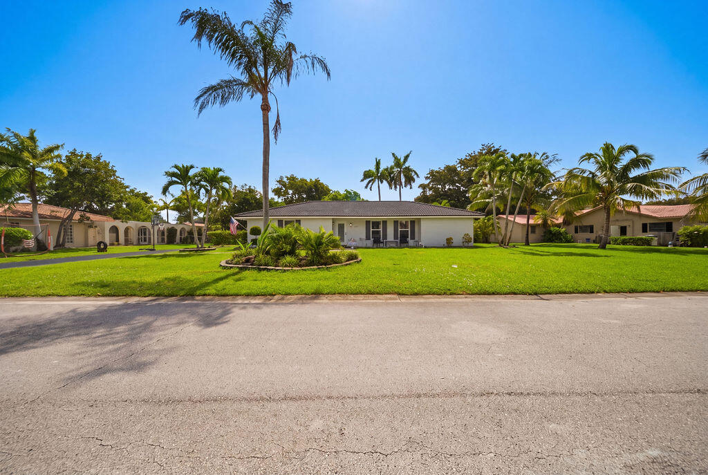 CORAL SPRINGS COUNTRY CLUB - Residential