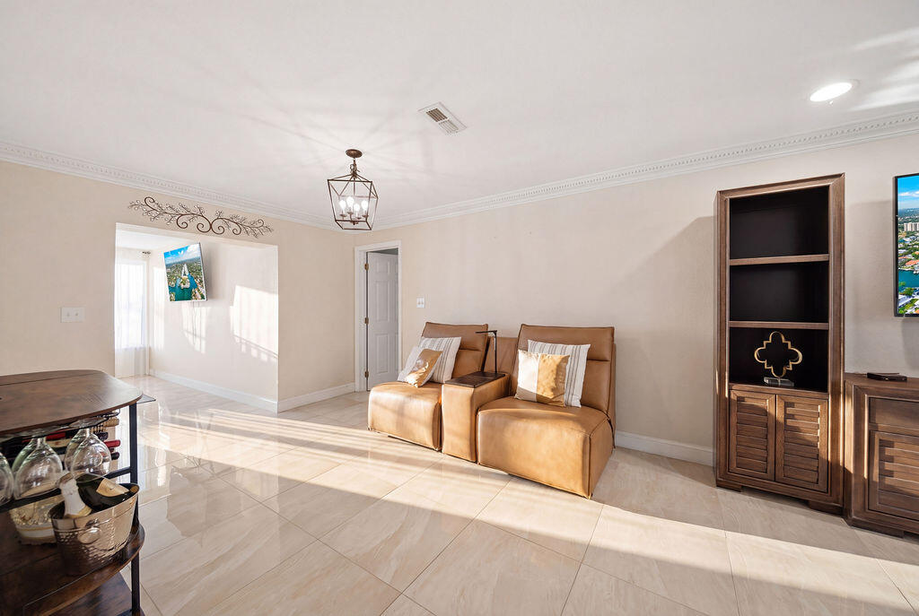 CORAL SPRINGS COUNTRY CLUB - Residential