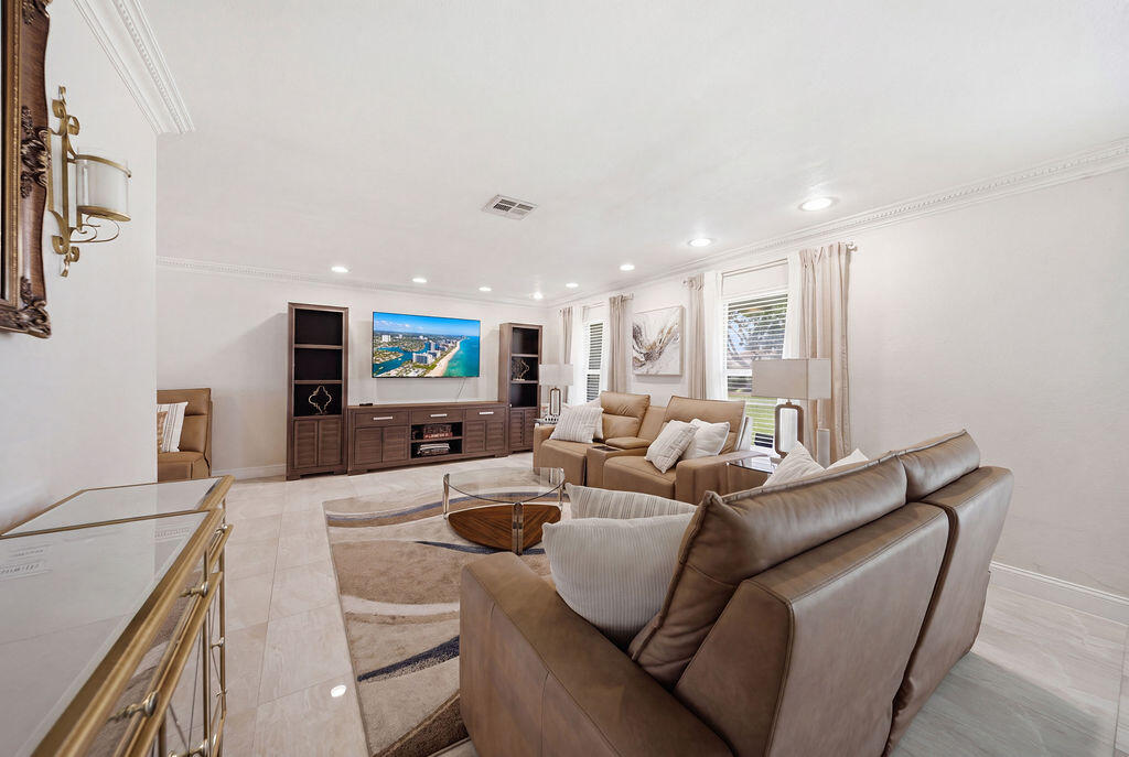 CORAL SPRINGS COUNTRY CLUB - Residential
