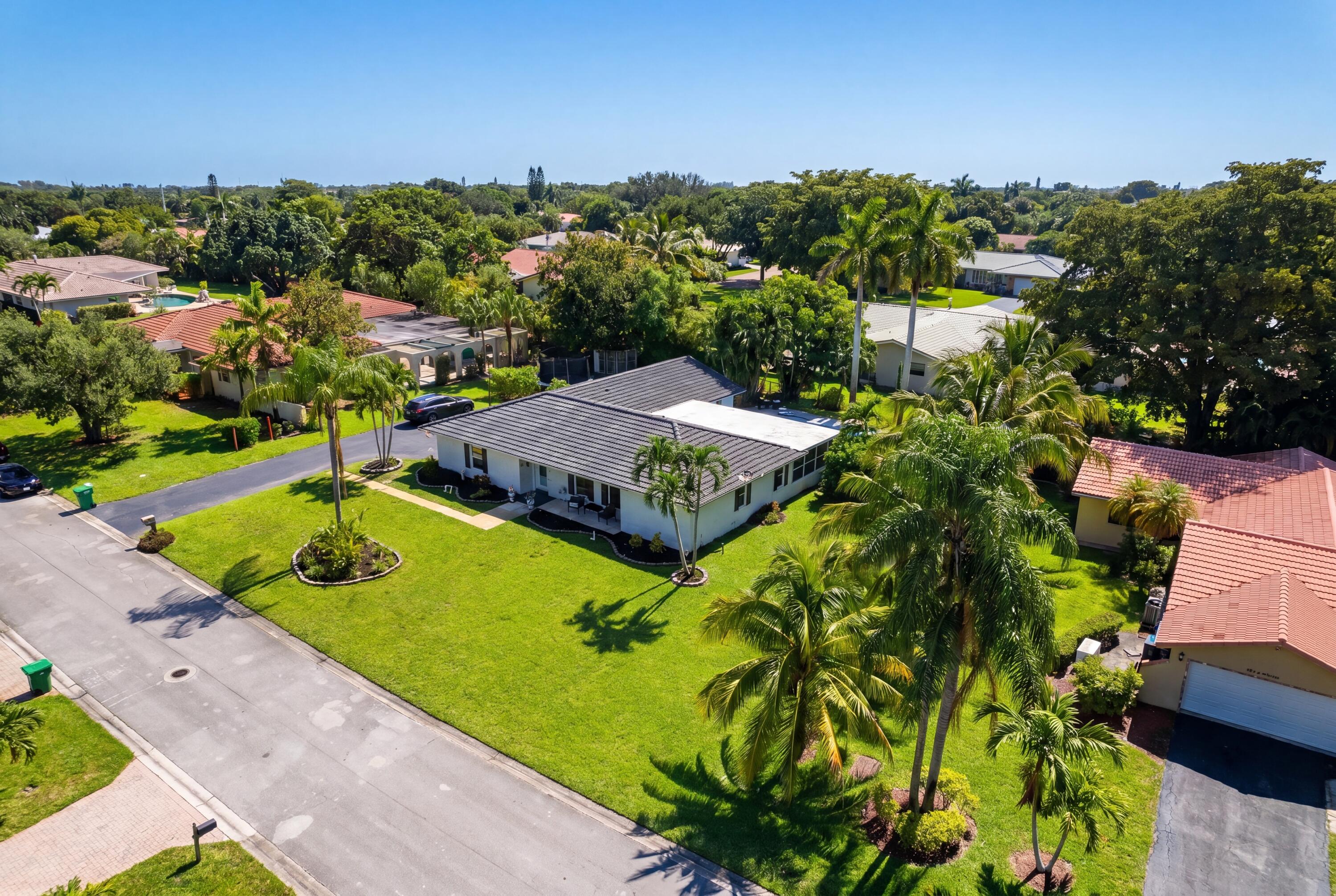 CORAL SPRINGS COUNTRY CLUB - Residential