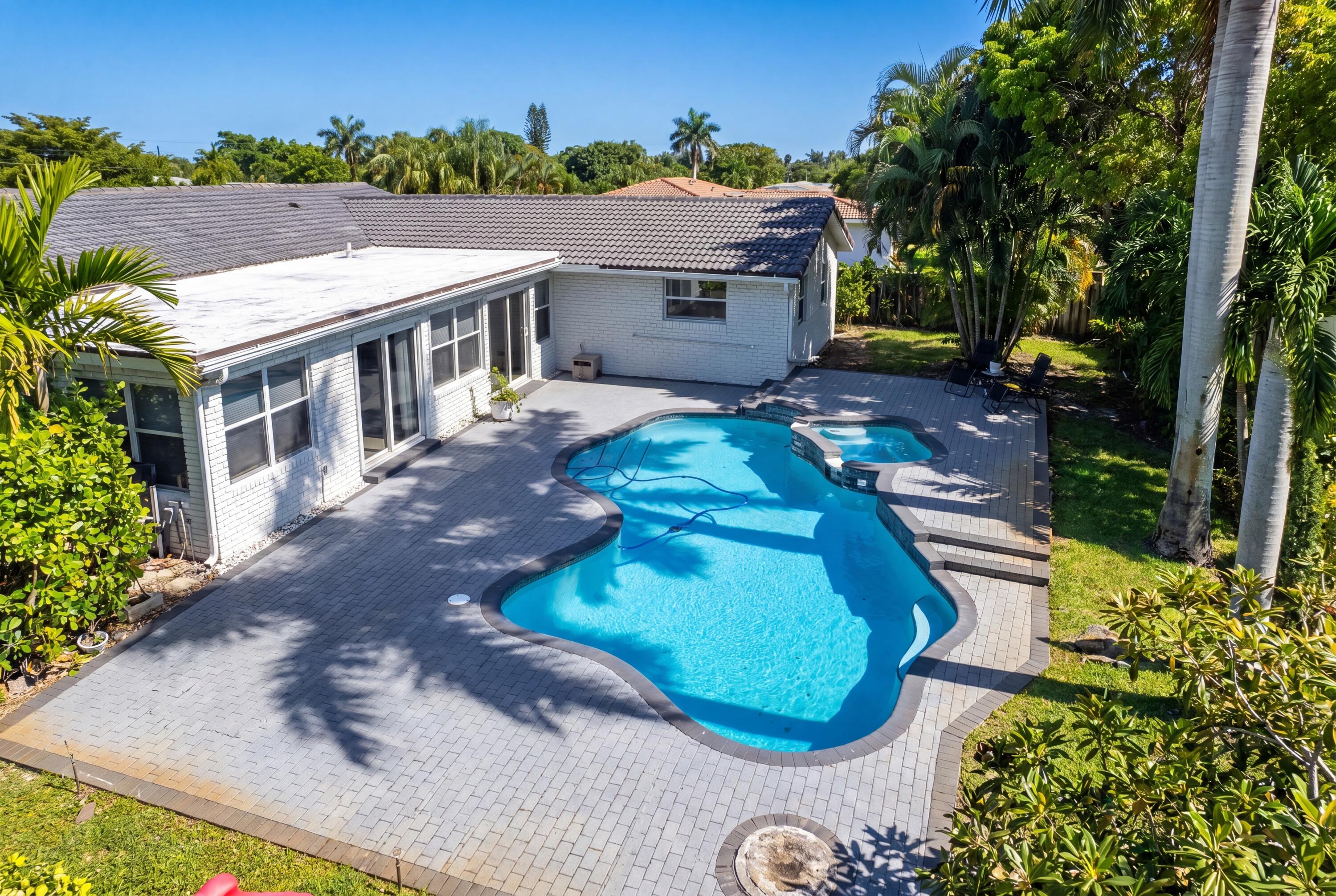 CORAL SPRINGS COUNTRY CLUB - Residential