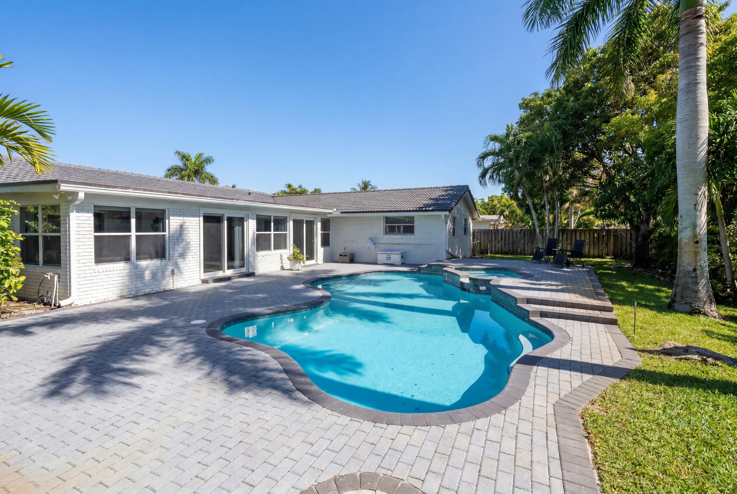 CORAL SPRINGS COUNTRY CLUB - Residential