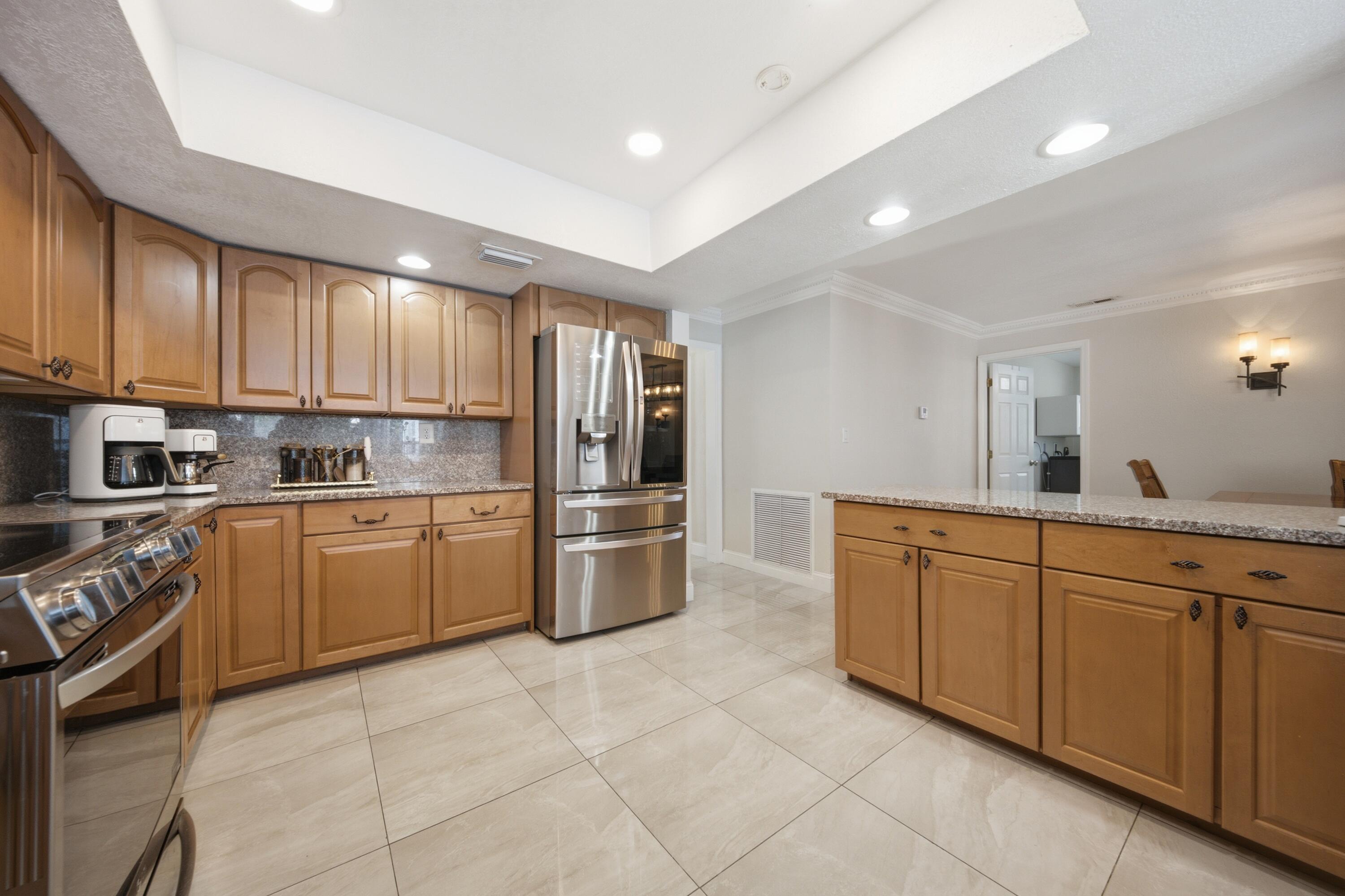 CORAL SPRINGS COUNTRY CLUB - Residential