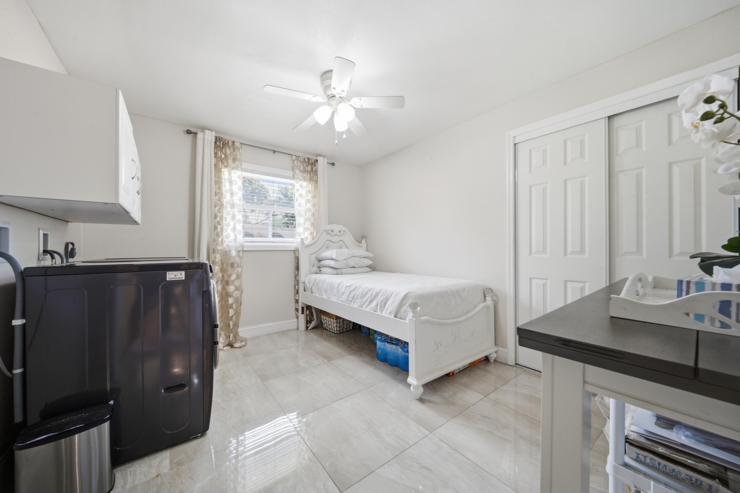 CORAL SPRINGS COUNTRY CLUB - Residential