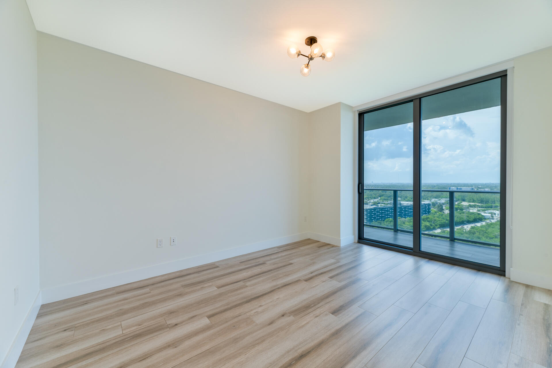 THE HARBOUR NORTH CONDO - Residential Lease