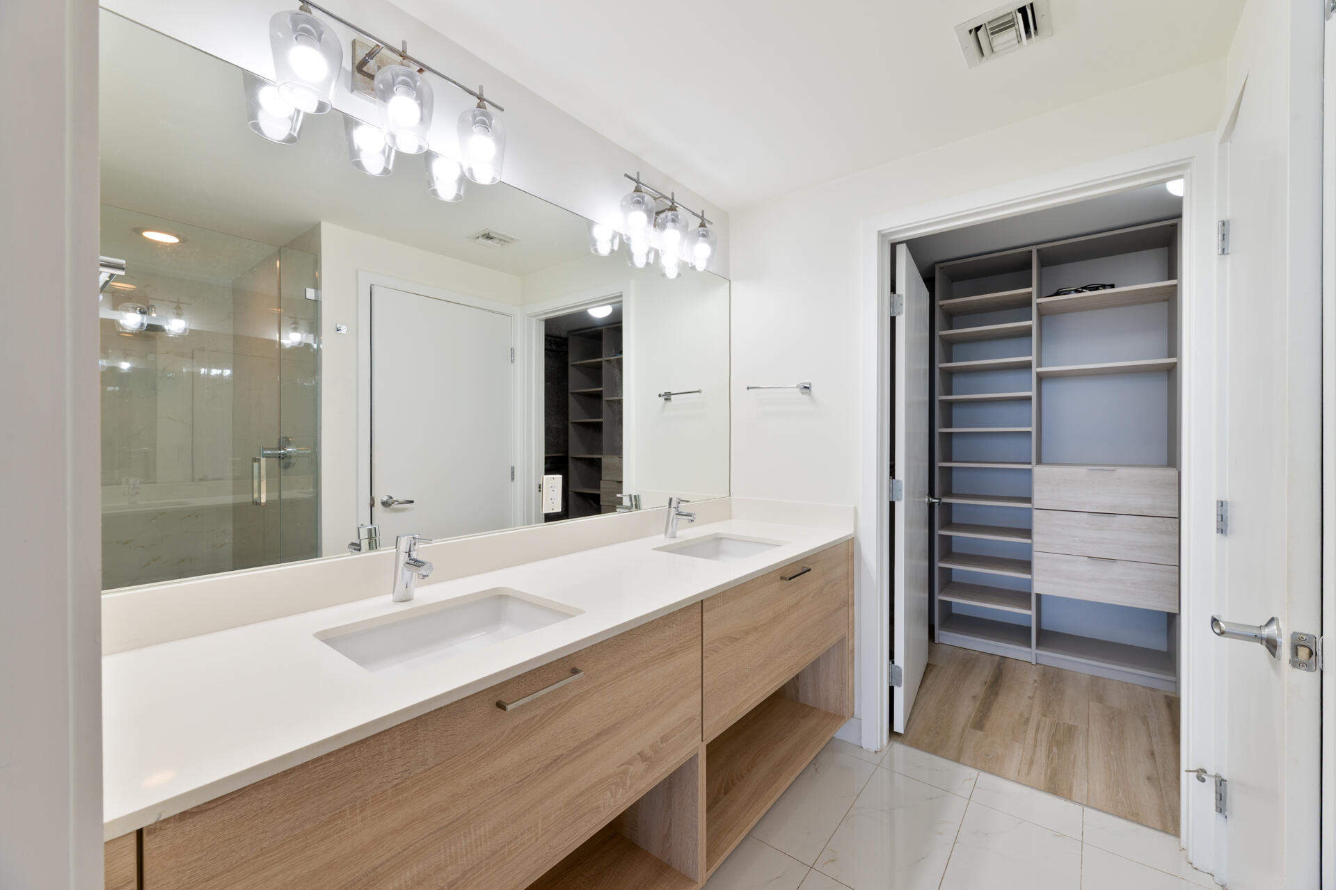THE HARBOUR NORTH CONDO - Residential Lease