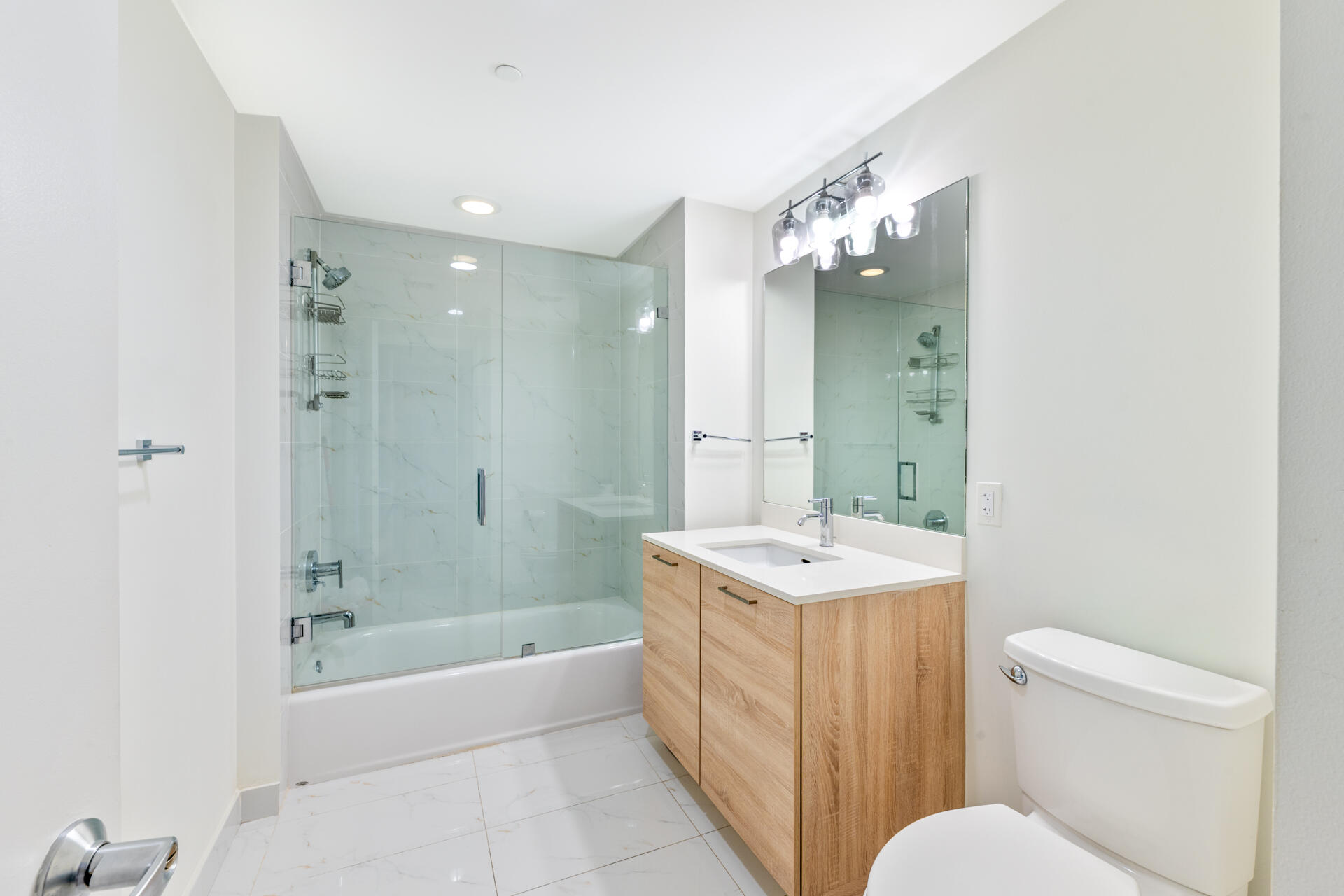 THE HARBOUR NORTH CONDO - Residential Lease