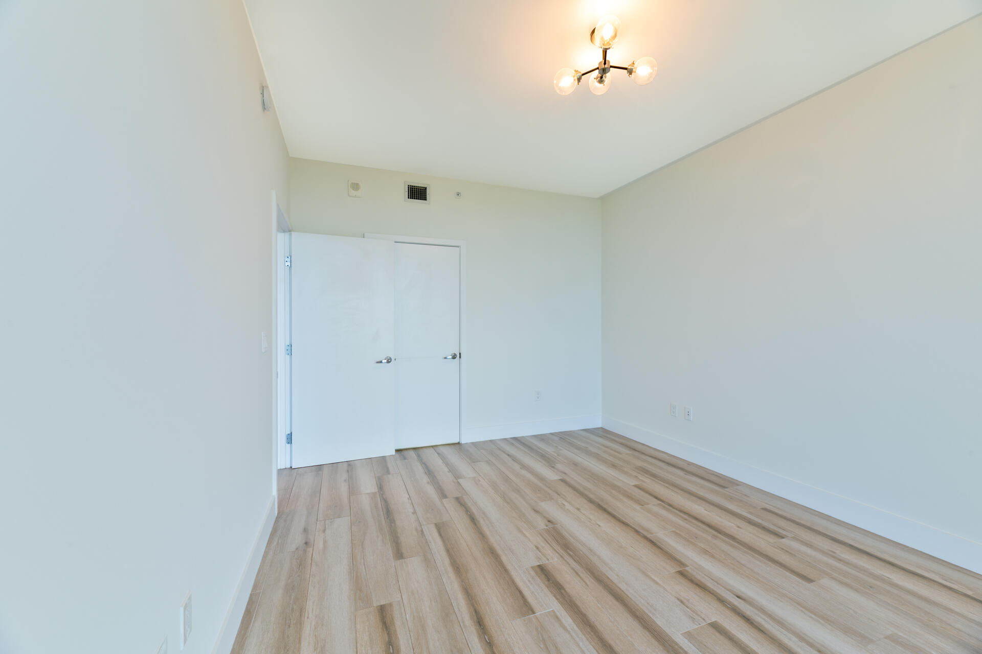 THE HARBOUR NORTH CONDO - Residential Lease