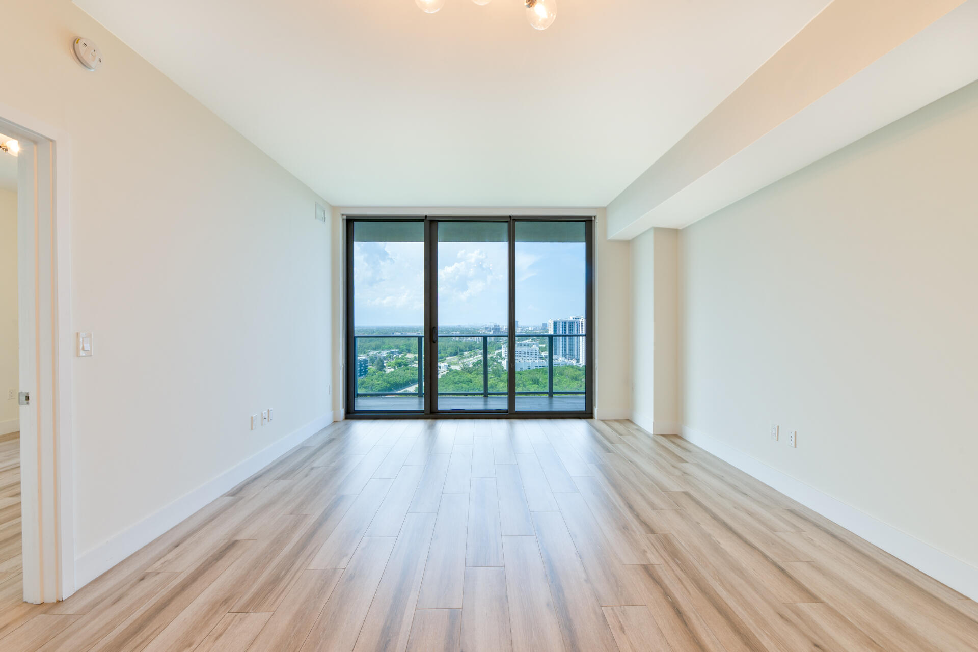 THE HARBOUR NORTH CONDO - Residential Lease