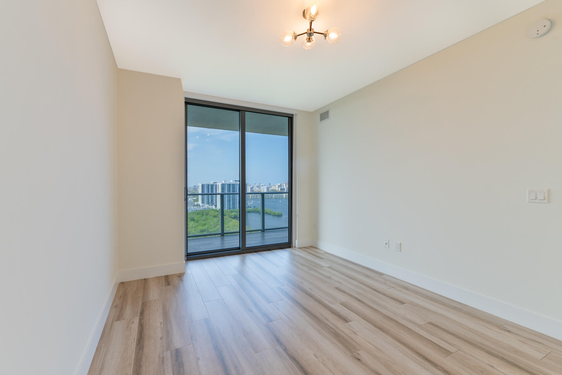 THE HARBOUR NORTH CONDO - Residential Lease