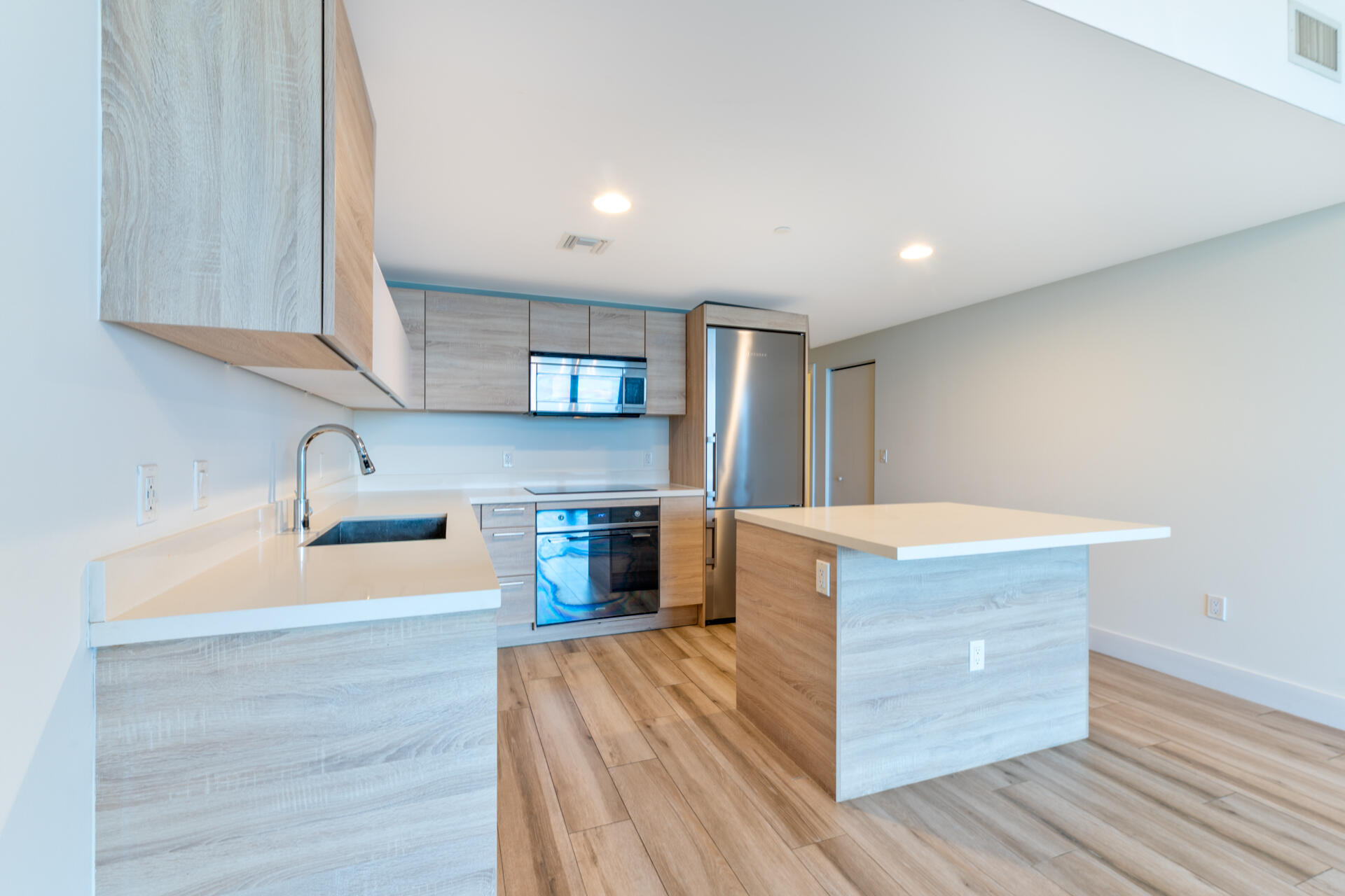 THE HARBOUR NORTH CONDO - Residential Lease