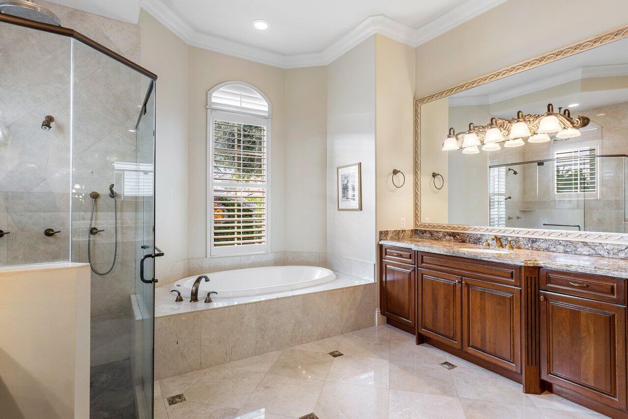 ROYAL PALM YACHT & COUNTRY CLUB - Residential