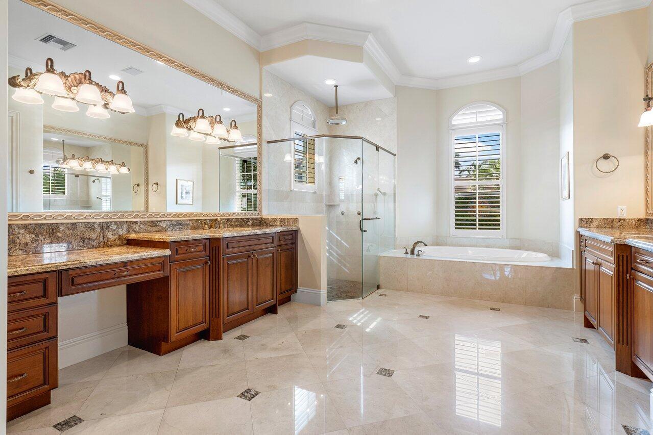ROYAL PALM YACHT & COUNTRY CLUB - Residential