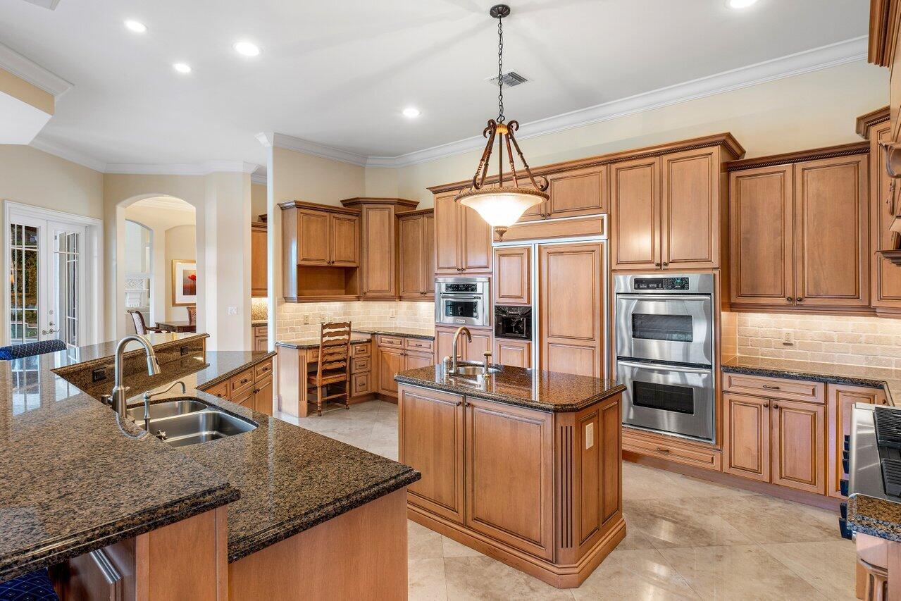 ROYAL PALM YACHT & COUNTRY CLUB - Residential
