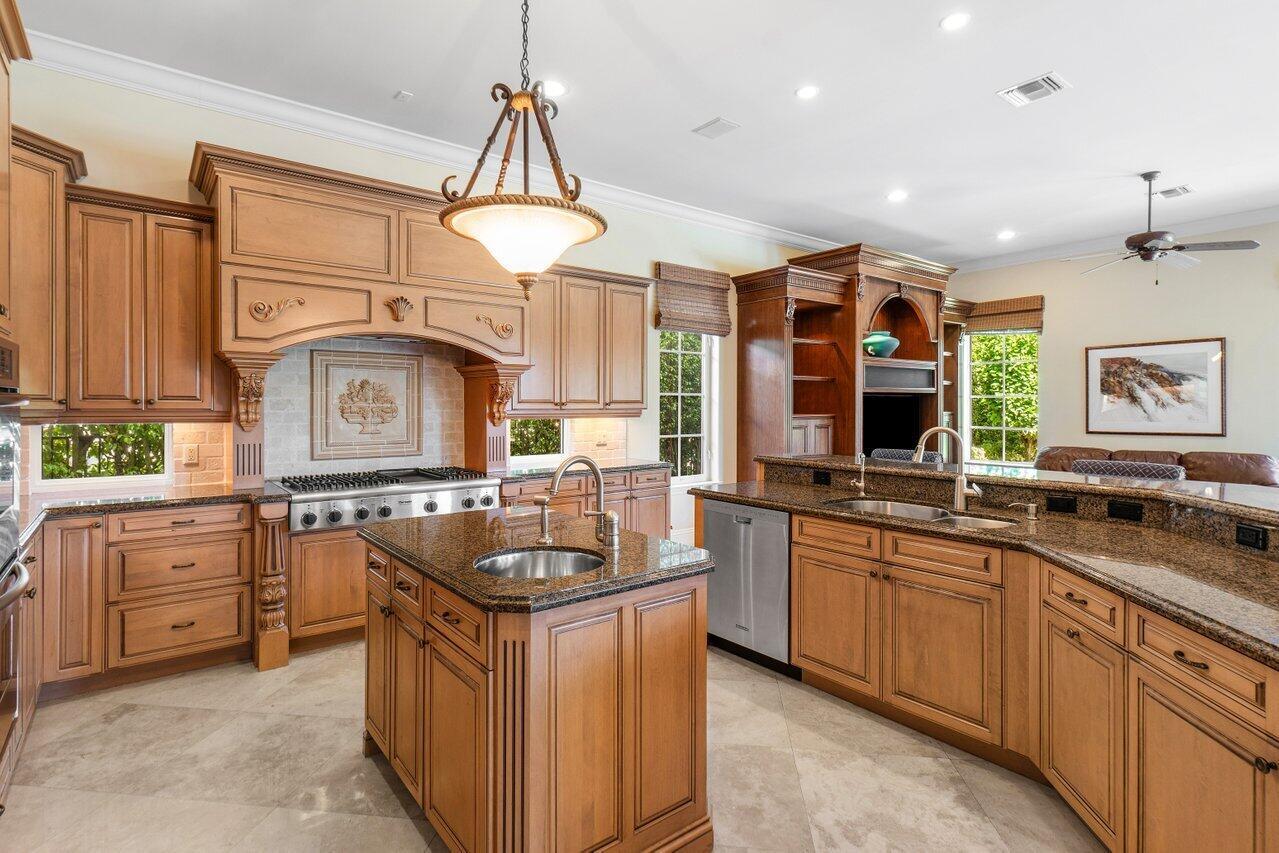 ROYAL PALM YACHT & COUNTRY CLUB - Residential