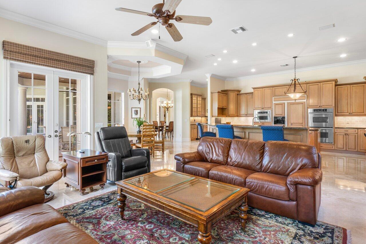 ROYAL PALM YACHT & COUNTRY CLUB - Residential