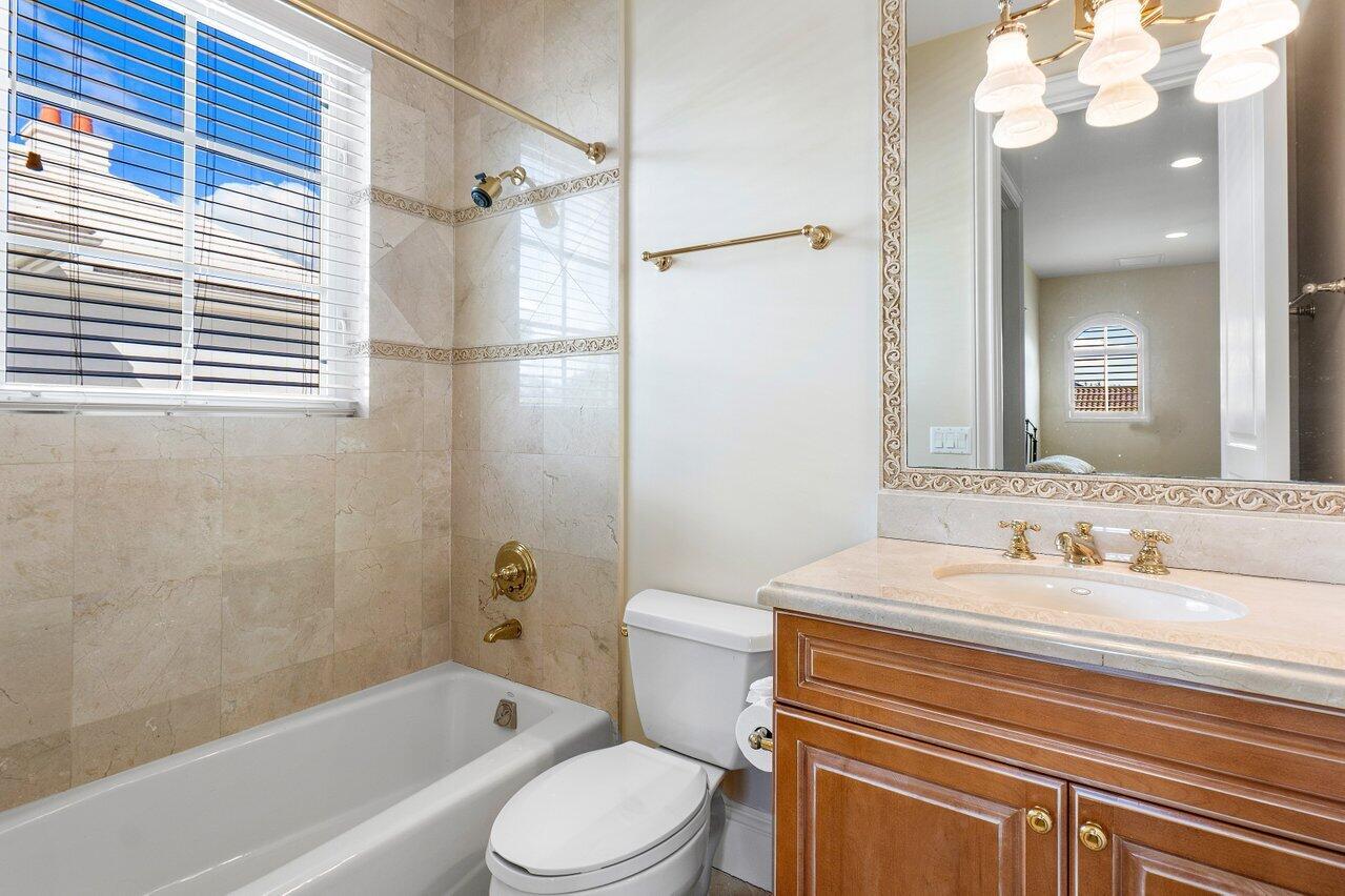 ROYAL PALM YACHT & COUNTRY CLUB - Residential