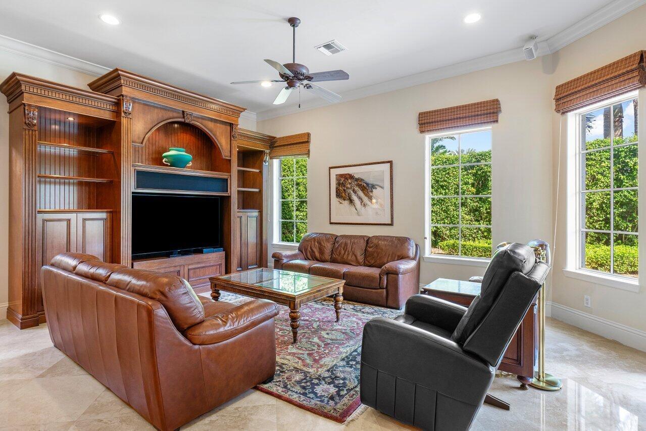 ROYAL PALM YACHT & COUNTRY CLUB - Residential