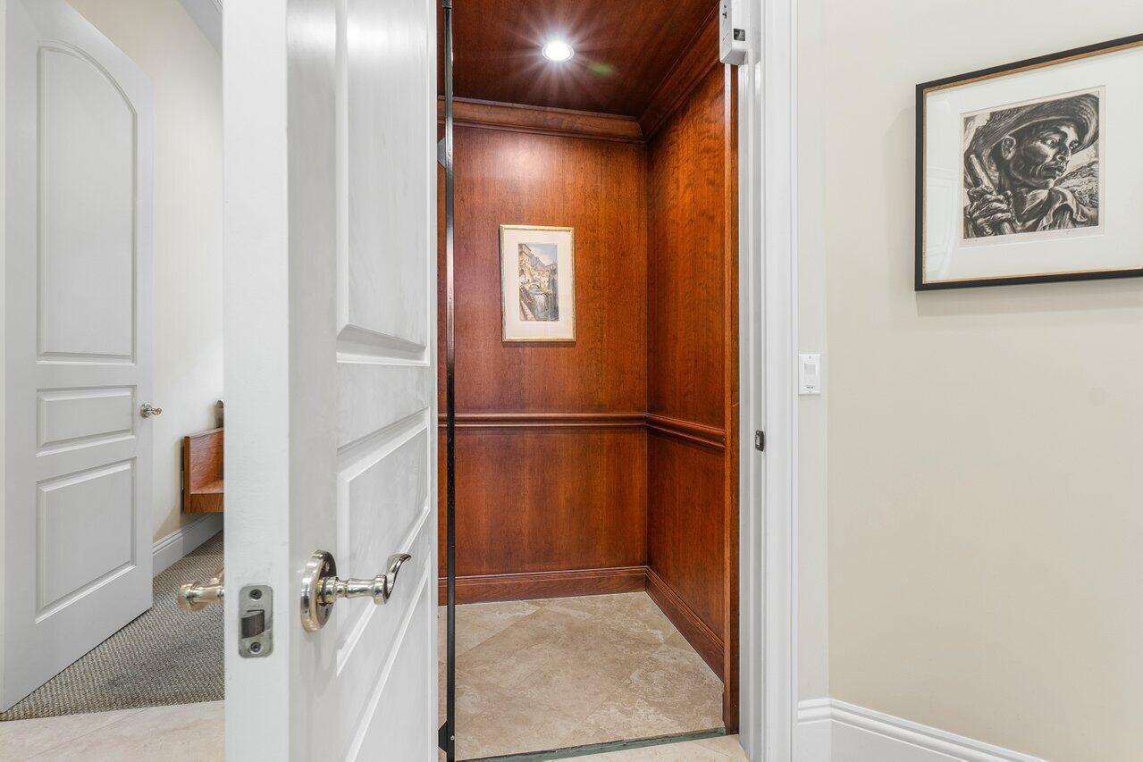 ROYAL PALM YACHT & COUNTRY CLUB - Residential