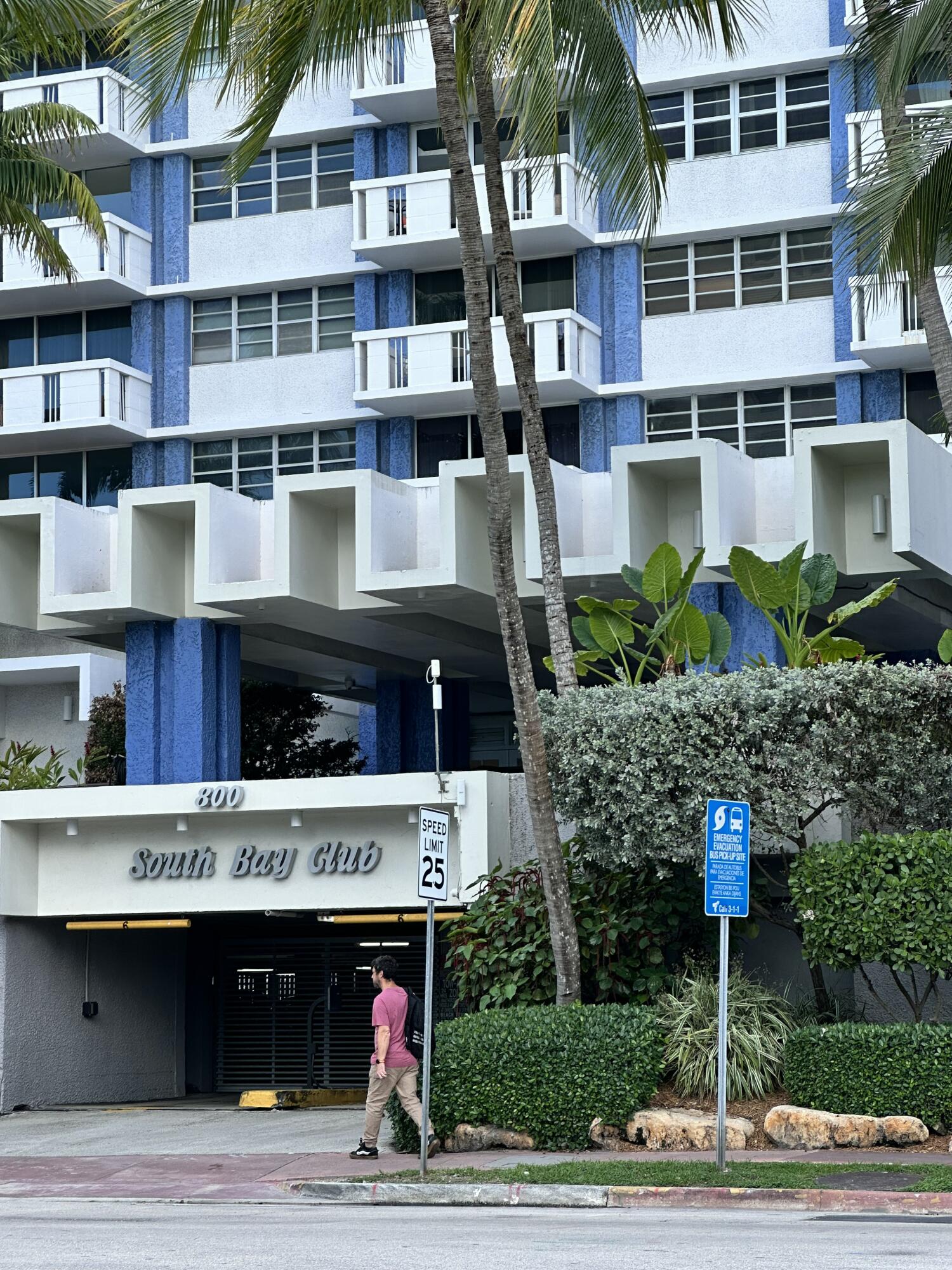 Bright, fully renovated studio in the heart of Miami Beach. Open-concept layout with modern finishes, abundant natural light, and a prime West Ave location minutes from South Beach, Lincoln Road, and the Miami Beach Marina. Currently leased with a reliable tenant in place — turnkey investment opportunity with immediate rental income. Ideal for investors seeking a stabilized asset in one of Miami Beach's most sought-after corridors.