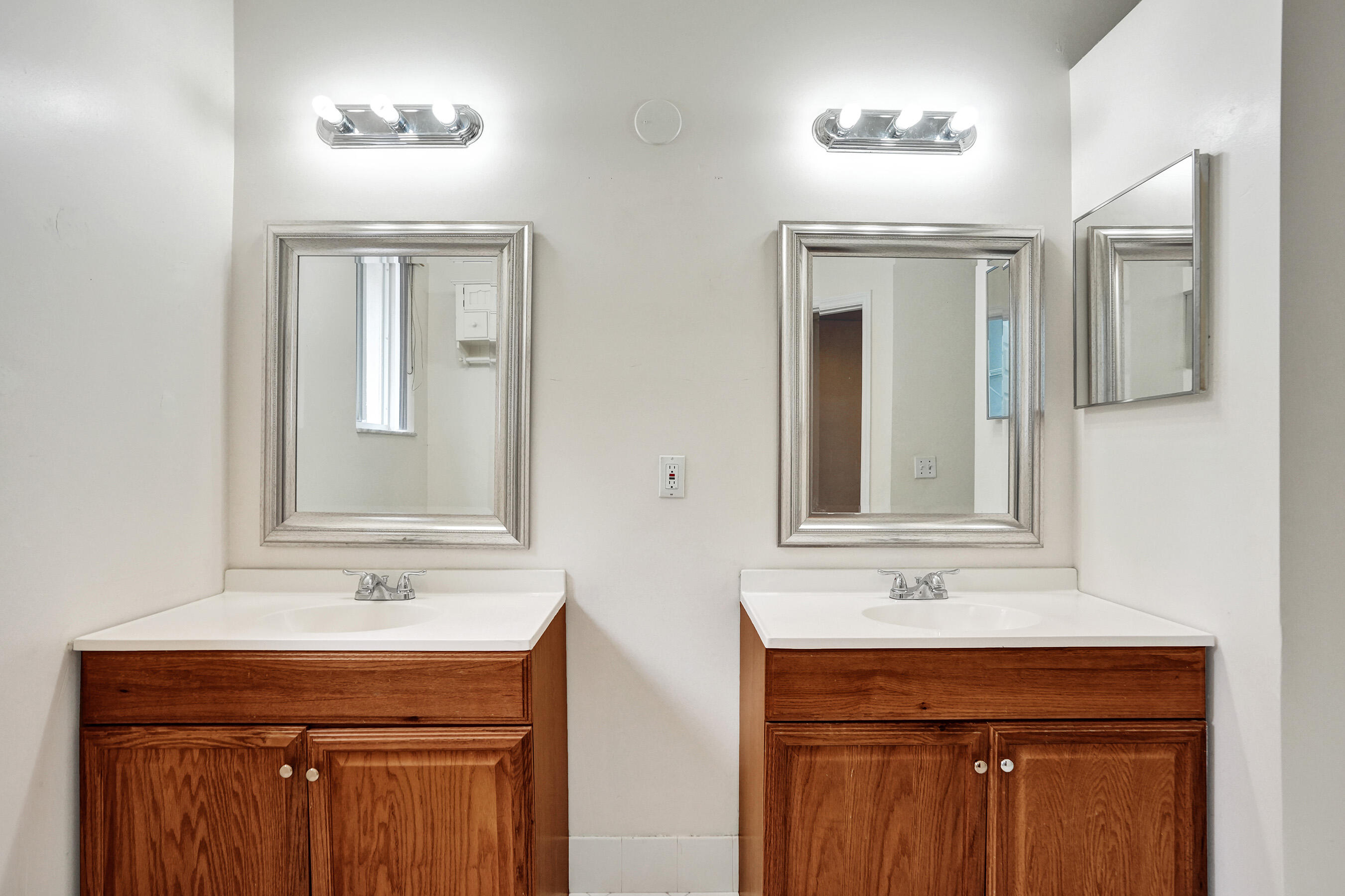 BANYAN TRAILS - Residential Lease