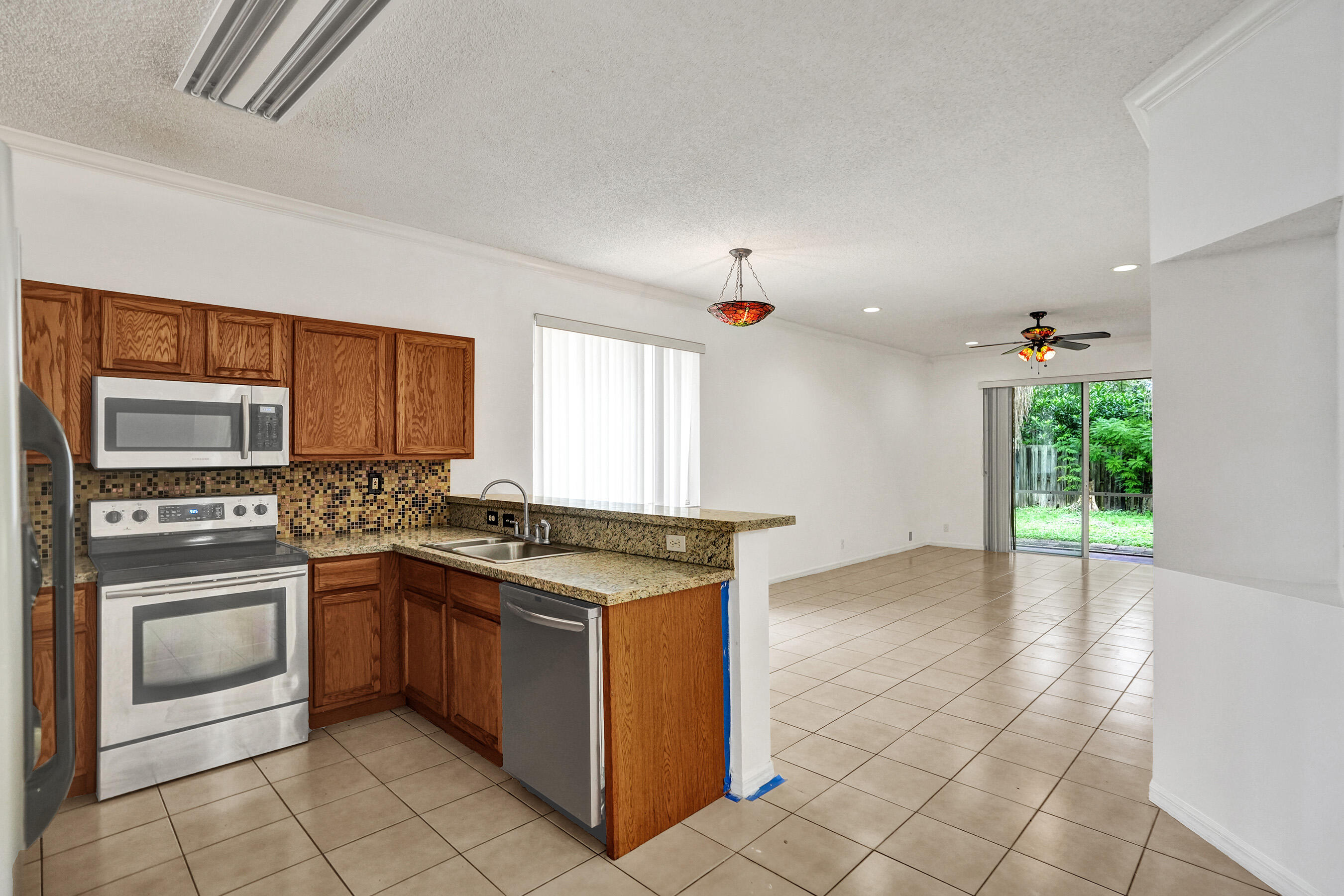 BANYAN TRAILS - Residential Lease