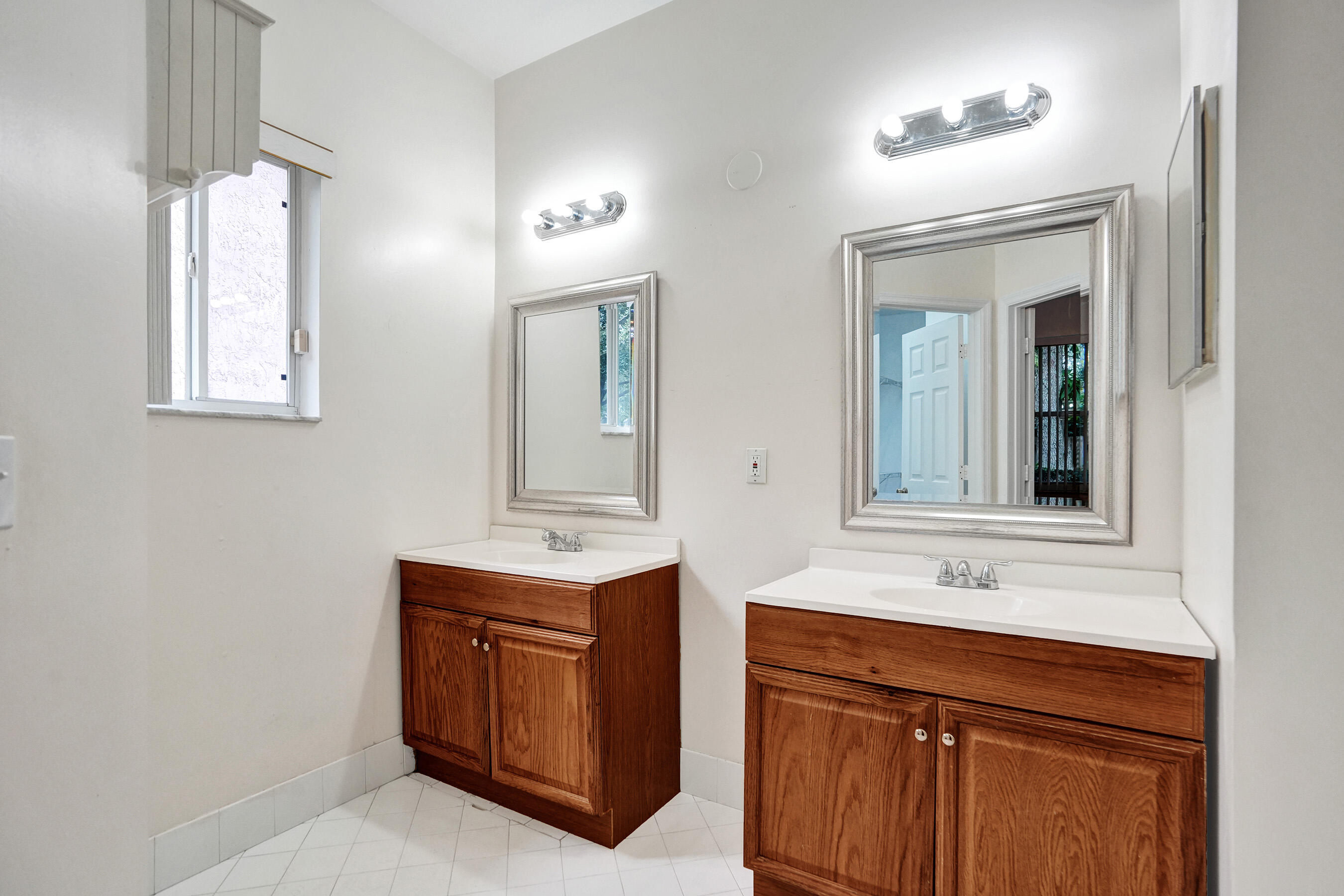 BANYAN TRAILS - Residential Lease