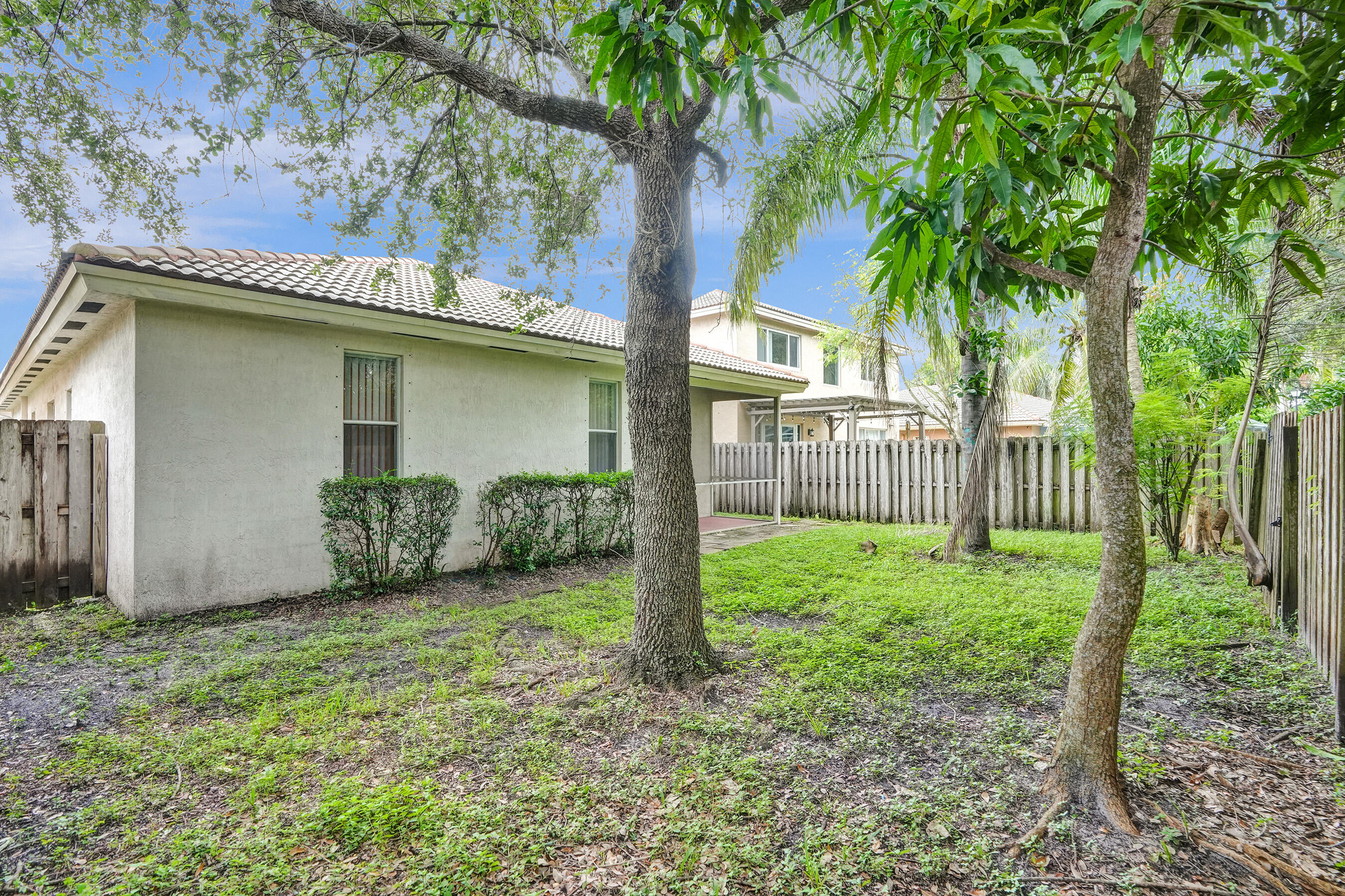 BANYAN TRAILS - Residential Lease