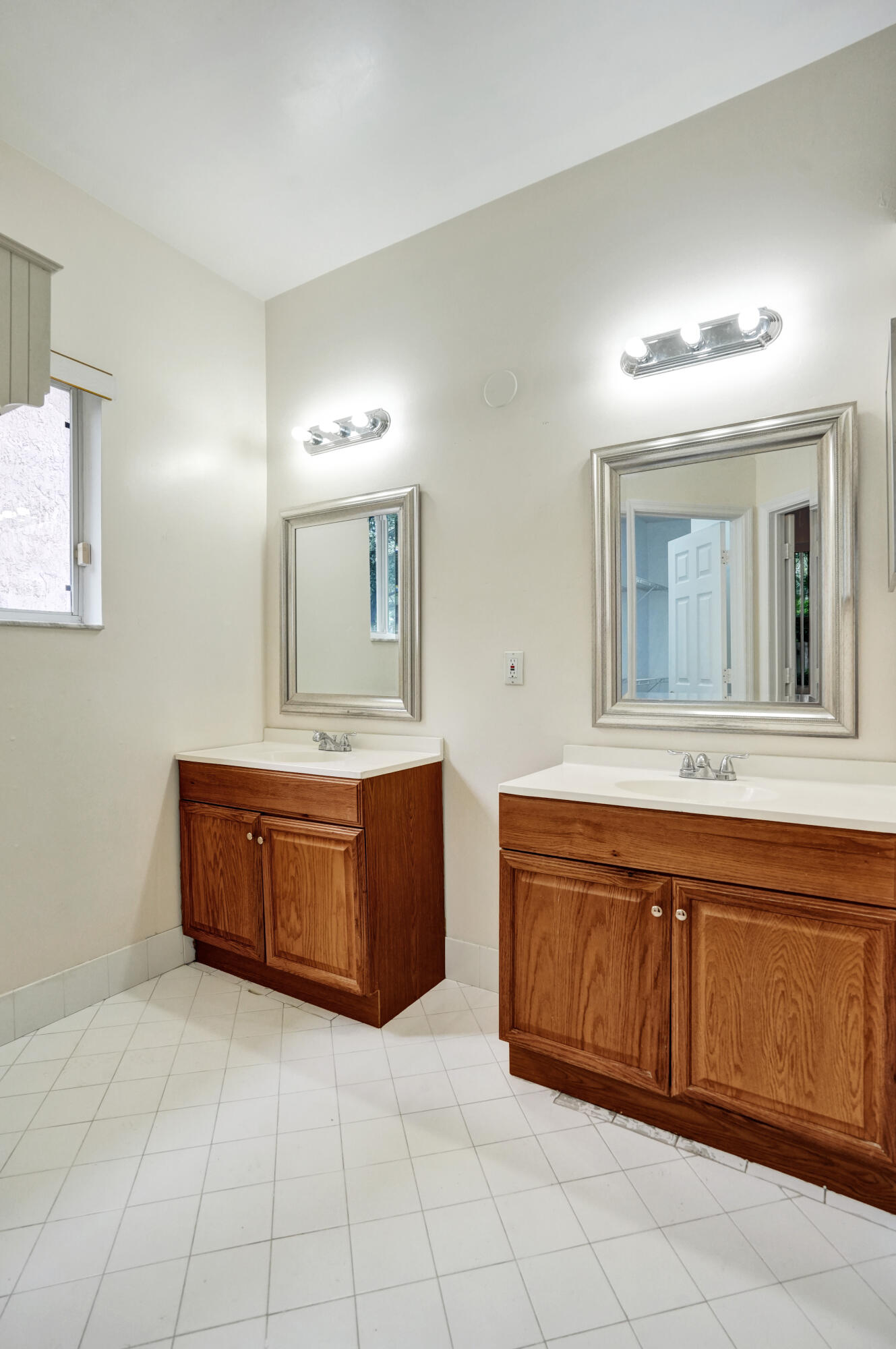 BANYAN TRAILS - Residential Lease