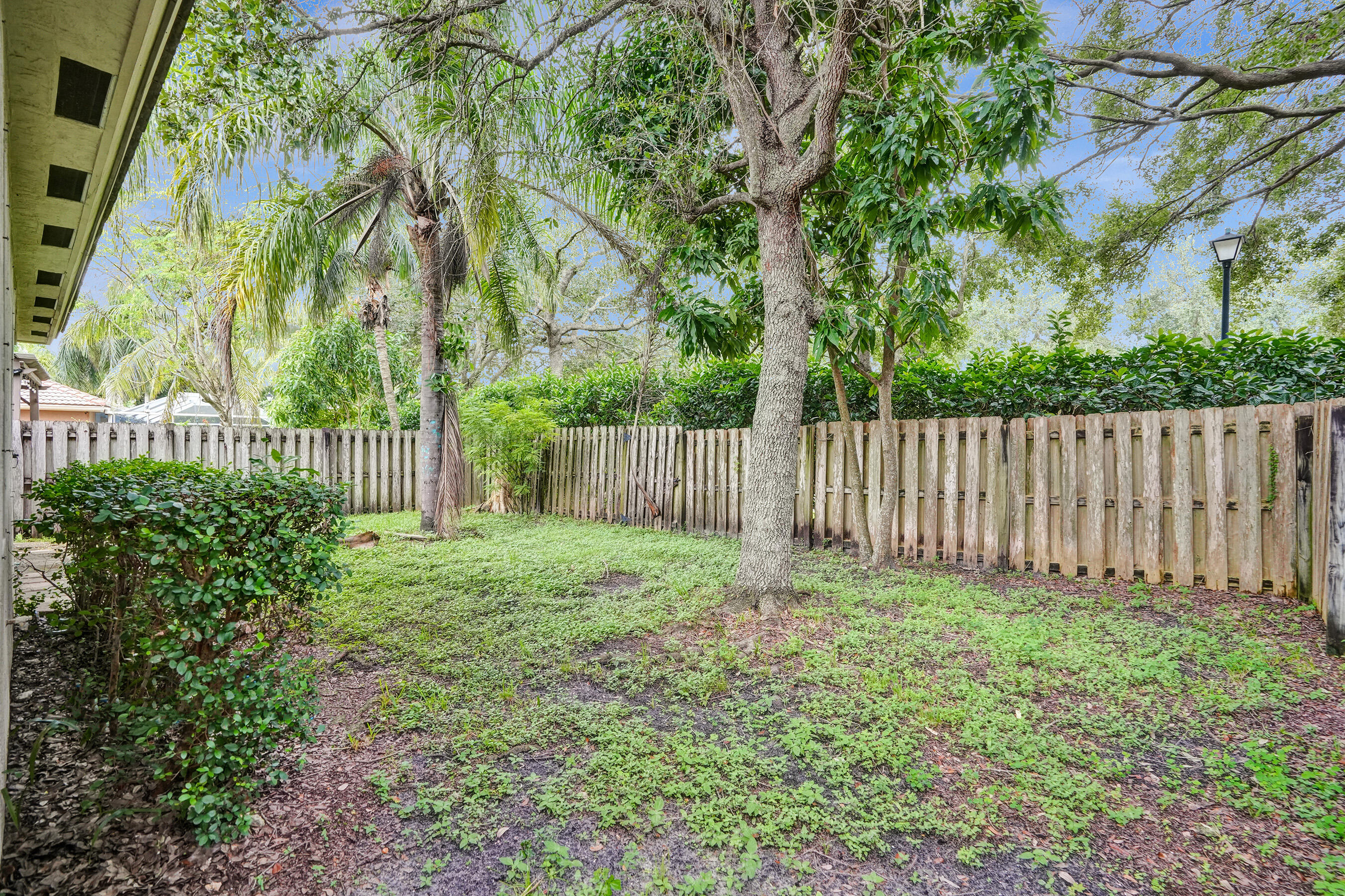 BANYAN TRAILS - Residential Lease