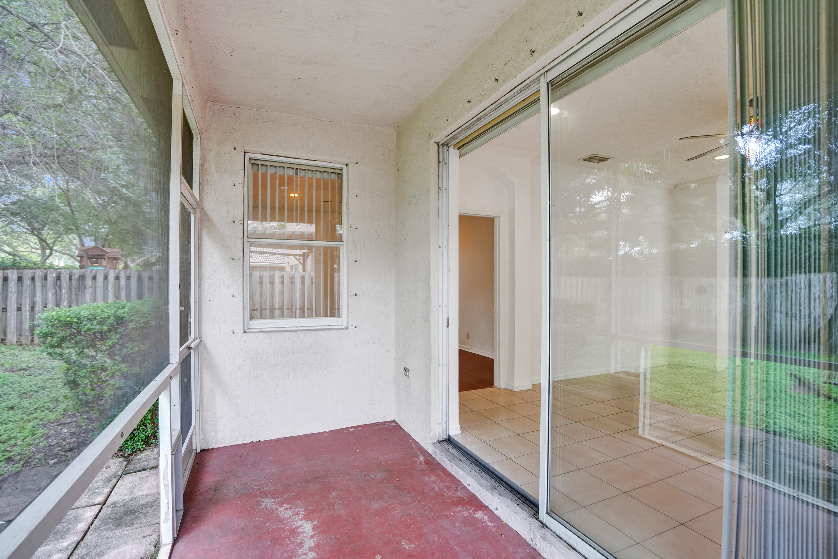 BANYAN TRAILS - Residential Lease