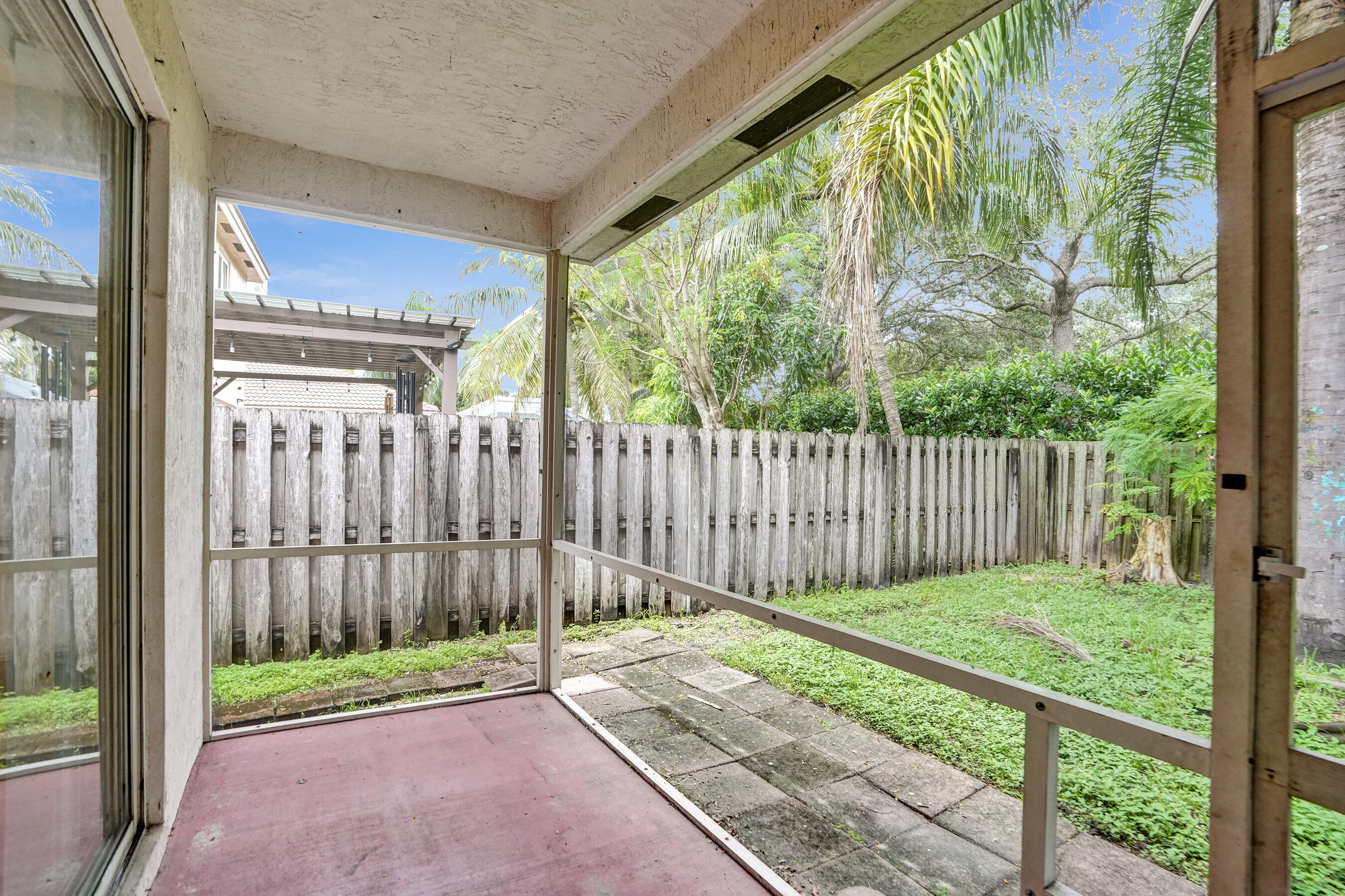 BANYAN TRAILS - Residential Lease