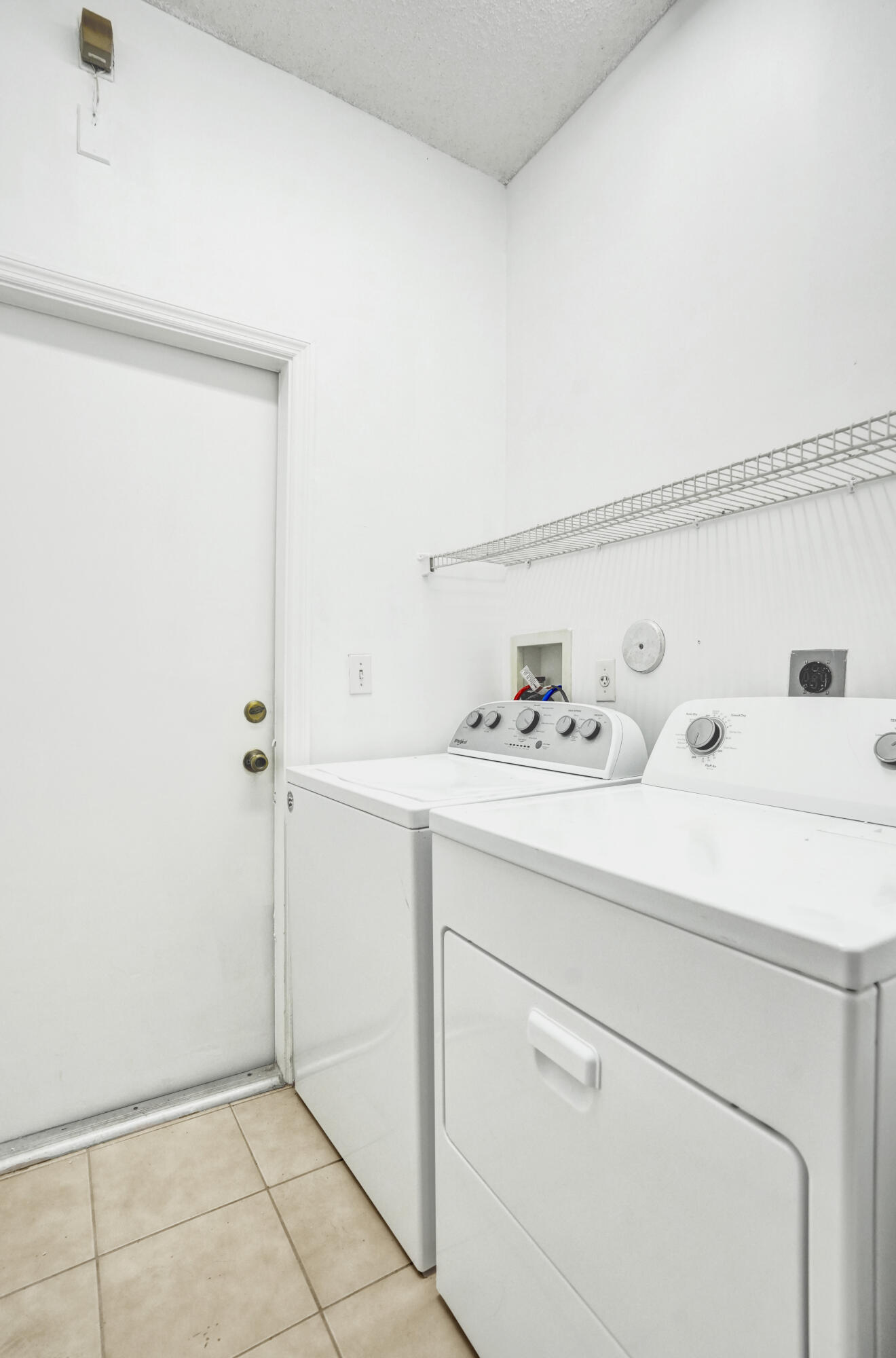 BANYAN TRAILS - Residential Lease