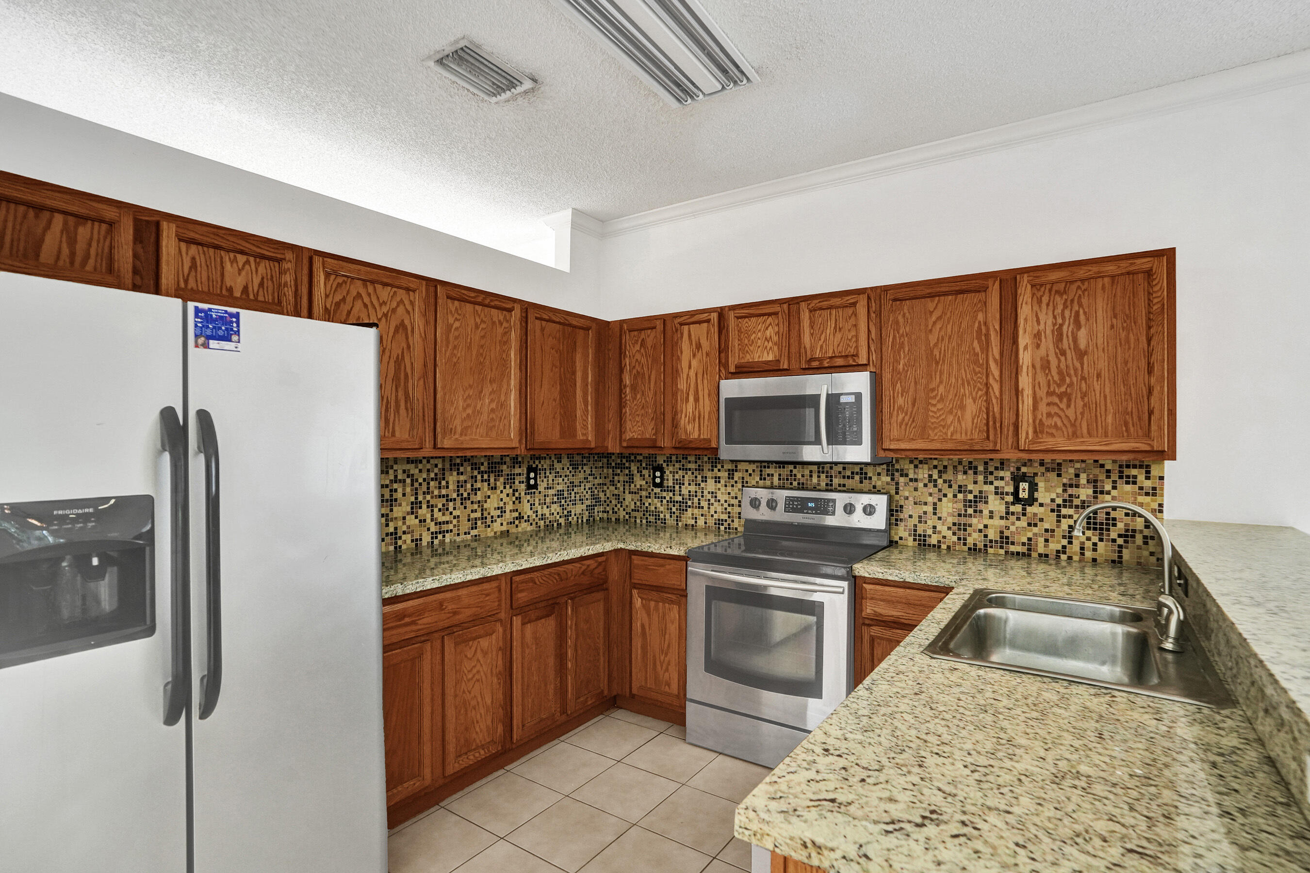 BANYAN TRAILS - Residential Lease