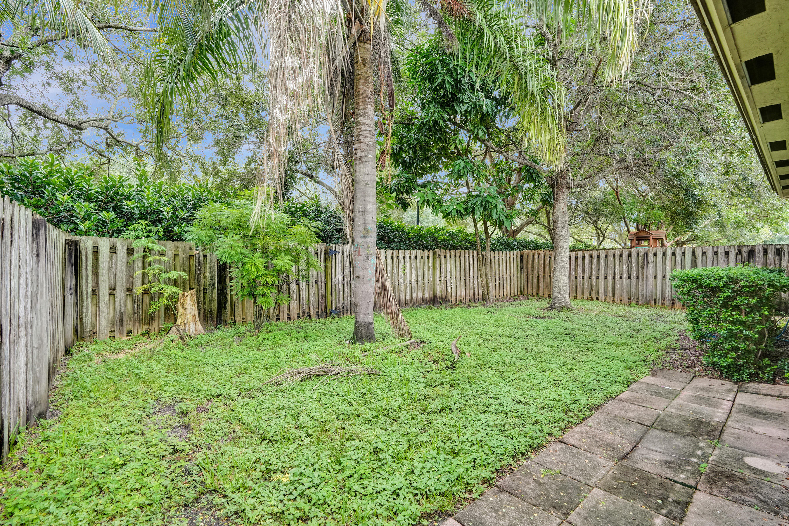 BANYAN TRAILS - Residential Lease