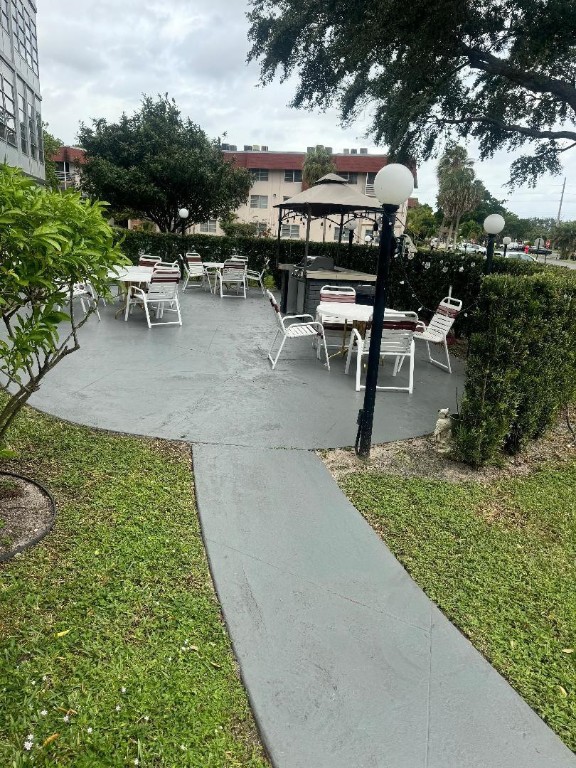 Lauderdale Oaks condo - Residential