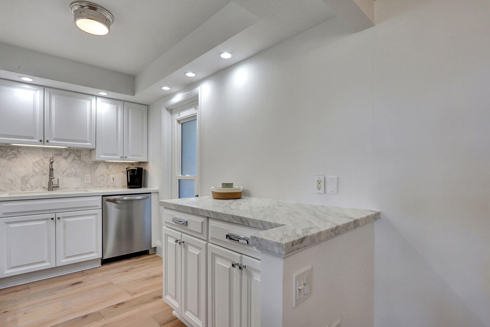 OCEAN VILLAS CONDO APTS - Residential