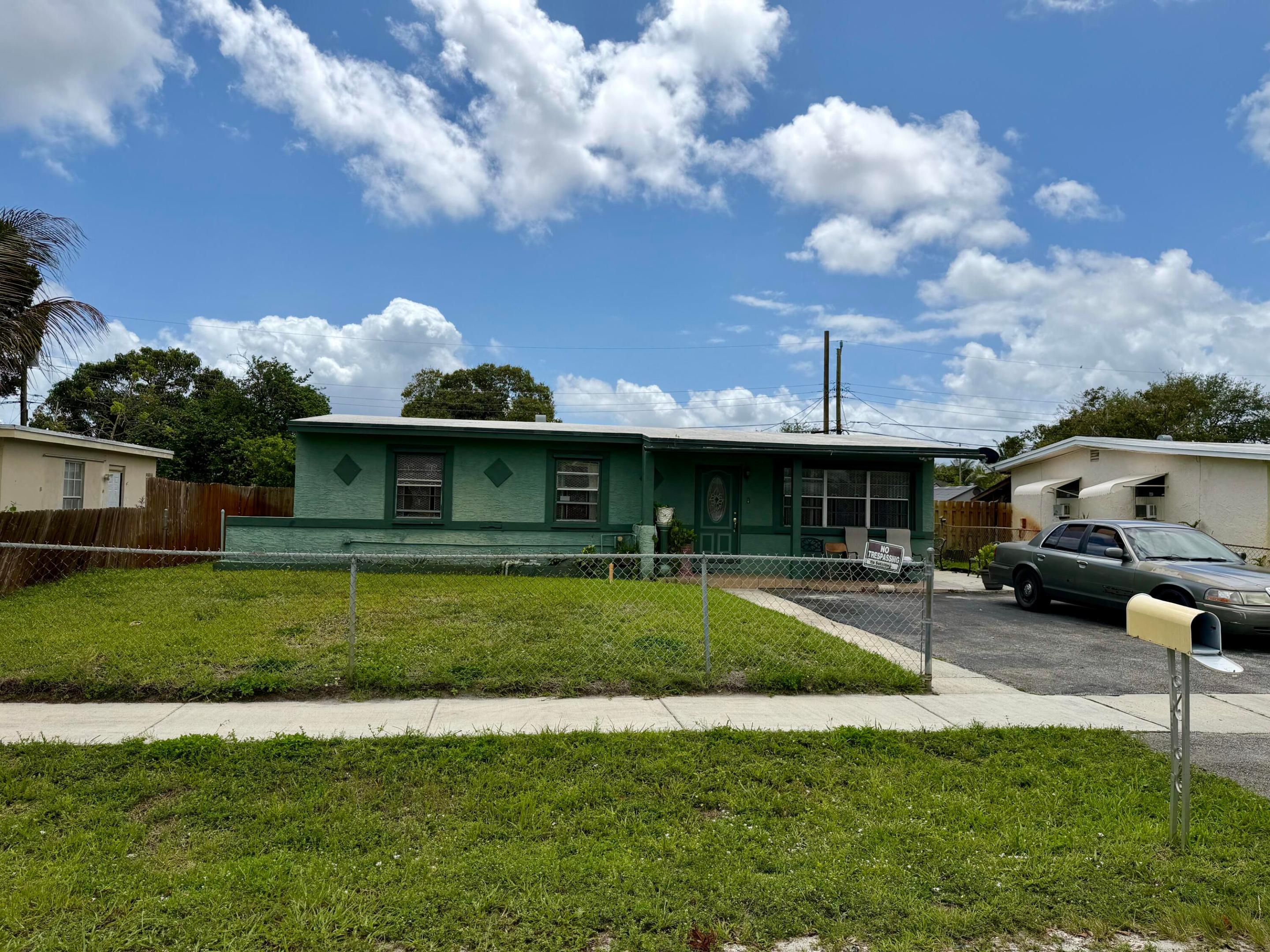 FORT LAUDERDALE-------NO HOA!!!!! --------3 BEDROOMS-----------1 BATH-------------INCLUDING WASHER AND DRYER--------FULLY FENCED YARD------------ROOF 2021-----AC UNIT 2022-----PERFECT STARTER HOME---------OR LOOKING TO DOWNSIZE-----------LOCATED MINUTES FROM ALL MAJOR ROADS------SCHOOLS---PARKS----SHOPPING------RESTAURANTS-------MALLS------CASINOS------ENTERTAINMENT VENUES----------AIRPORTS -------AND THE BEACHES.............PRESENT OFFERS!!!