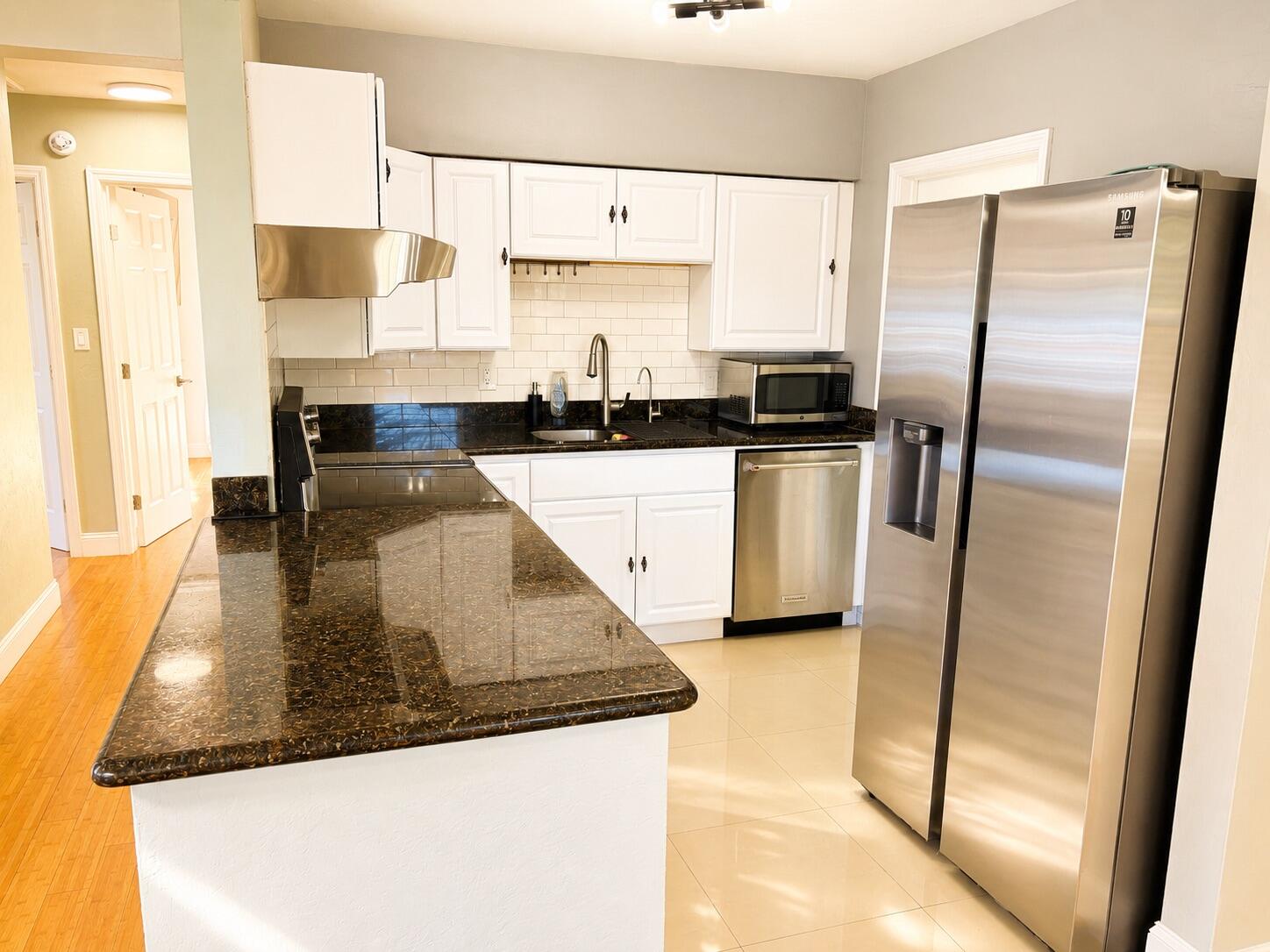 LAUDERDALE - Residential Lease