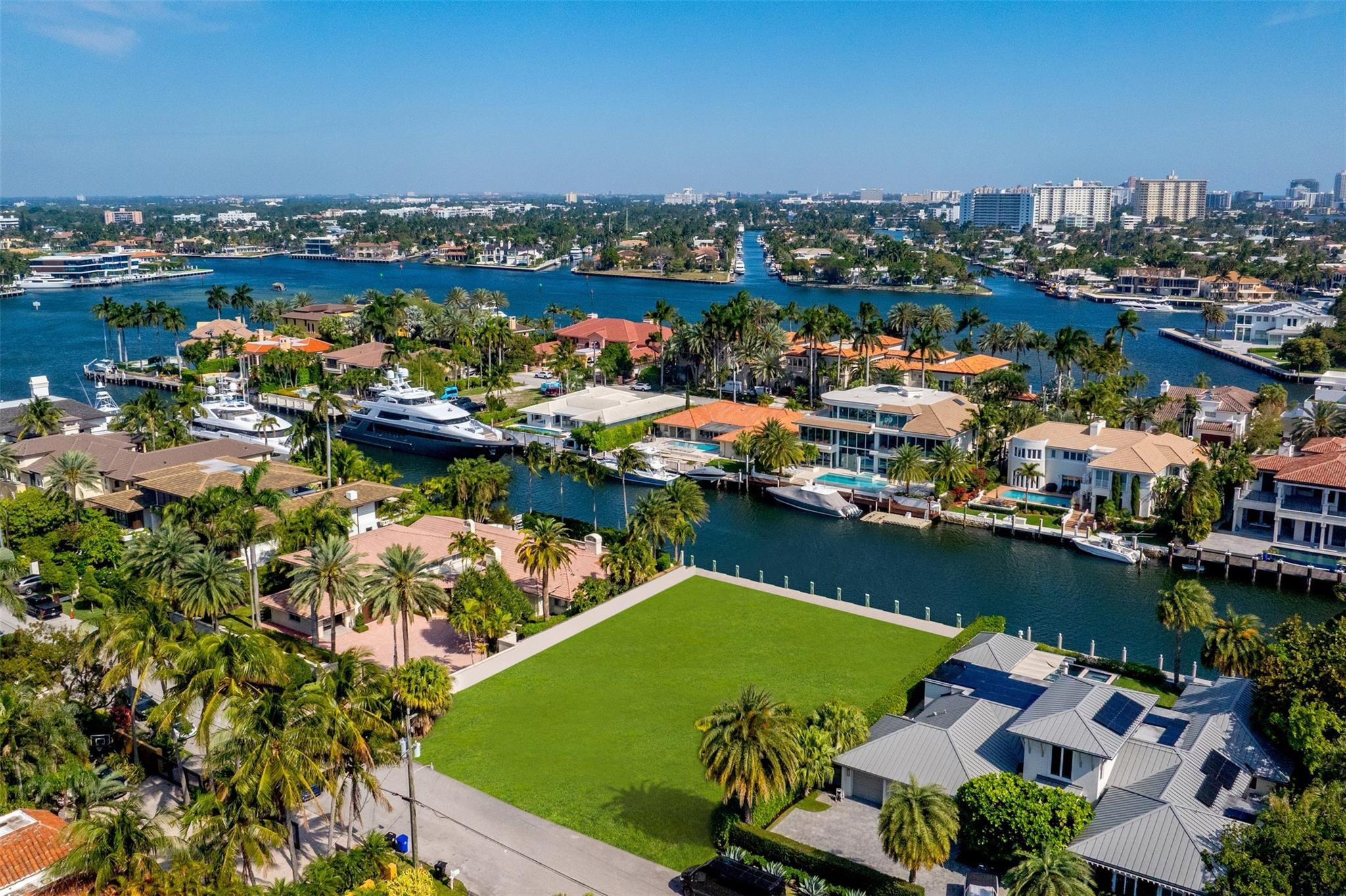 DEL LAGO ISLE - Land