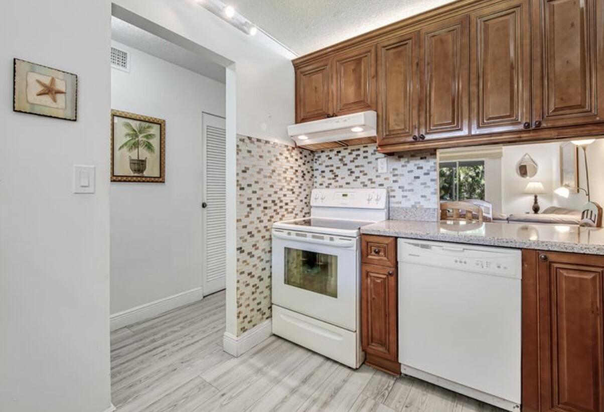 LAKE CLARKE GARDENS CONDO 24 - Residential