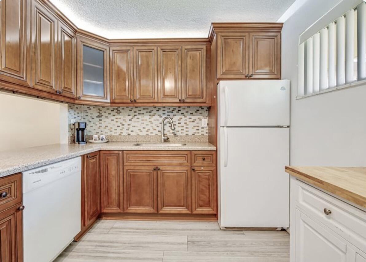 LAKE CLARKE GARDENS CONDO 24 - Residential