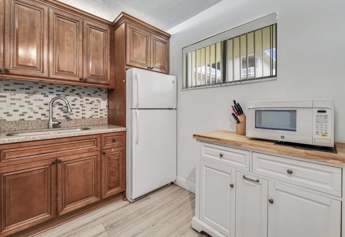 LAKE CLARKE GARDENS CONDO 24 - Residential