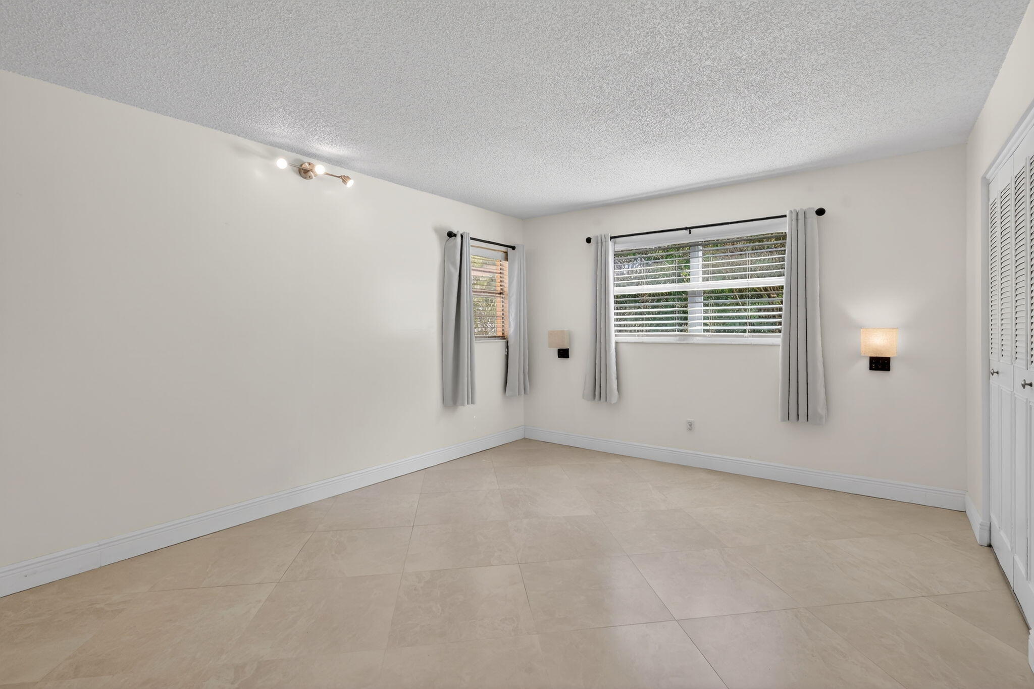 KINGSWOOD CONDO - Residential Lease