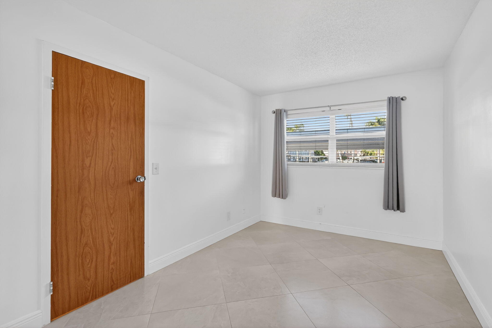 KINGSWOOD CONDO - Residential Lease