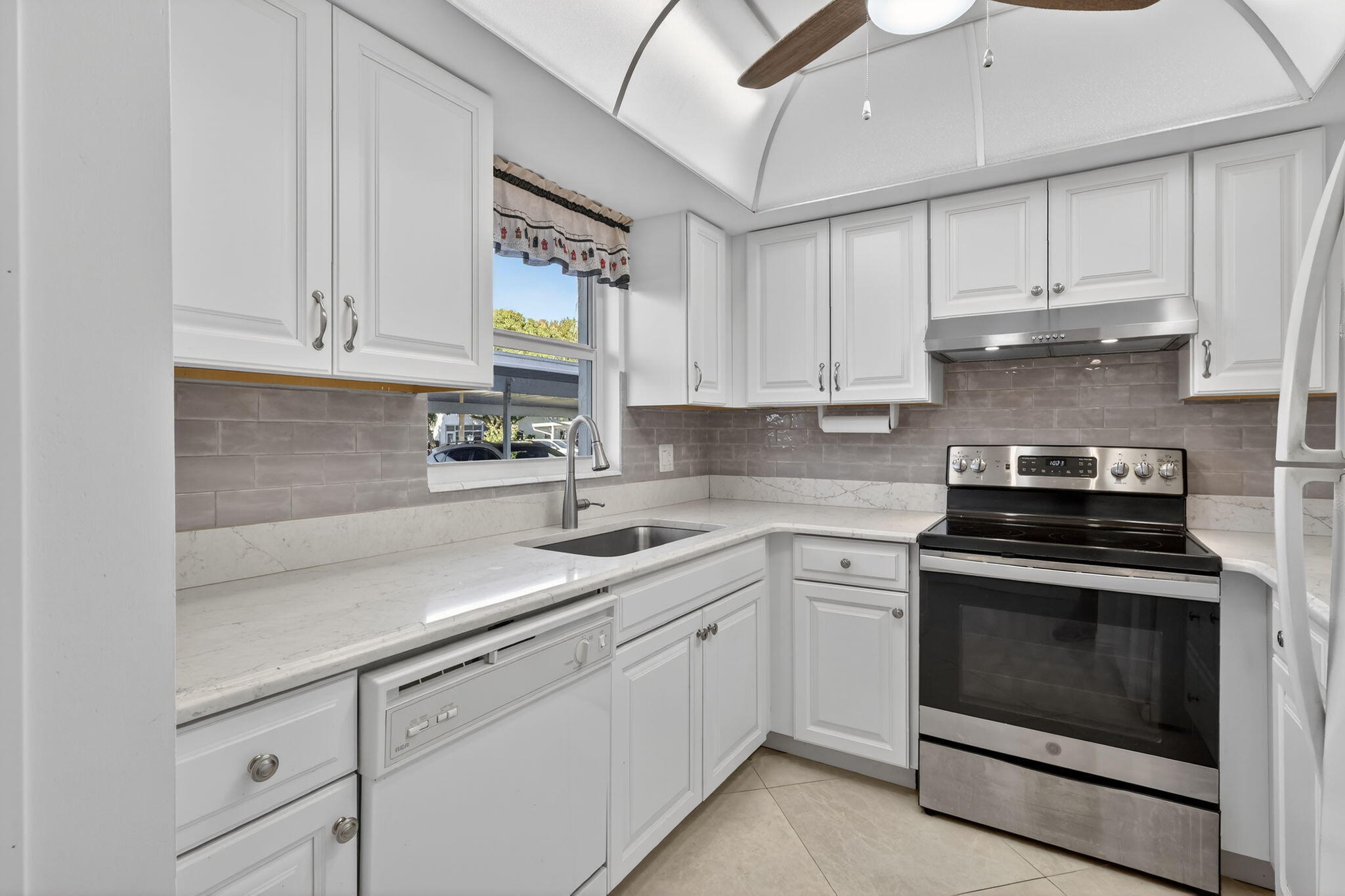 KINGSWOOD CONDO - Residential Lease