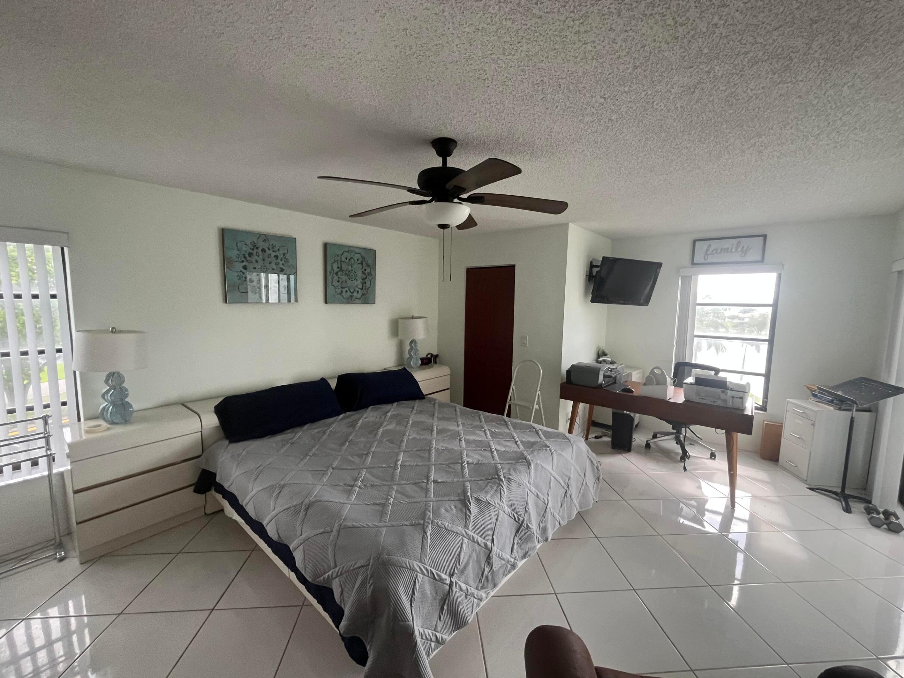 HUNTINGTON LAKES - Residential